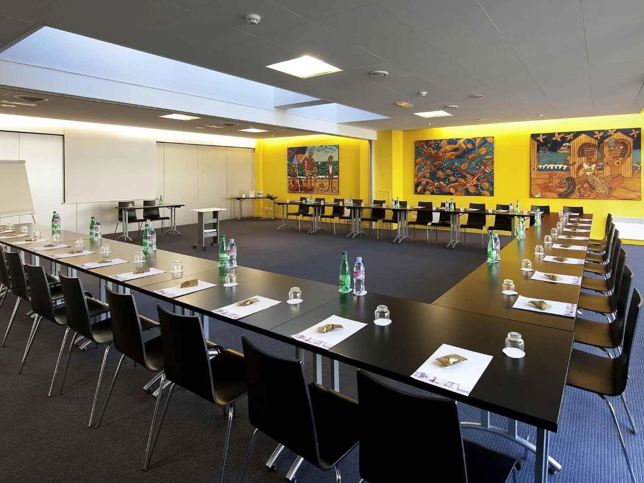 Meeting/conference room in ibis Styles Ouistreham
