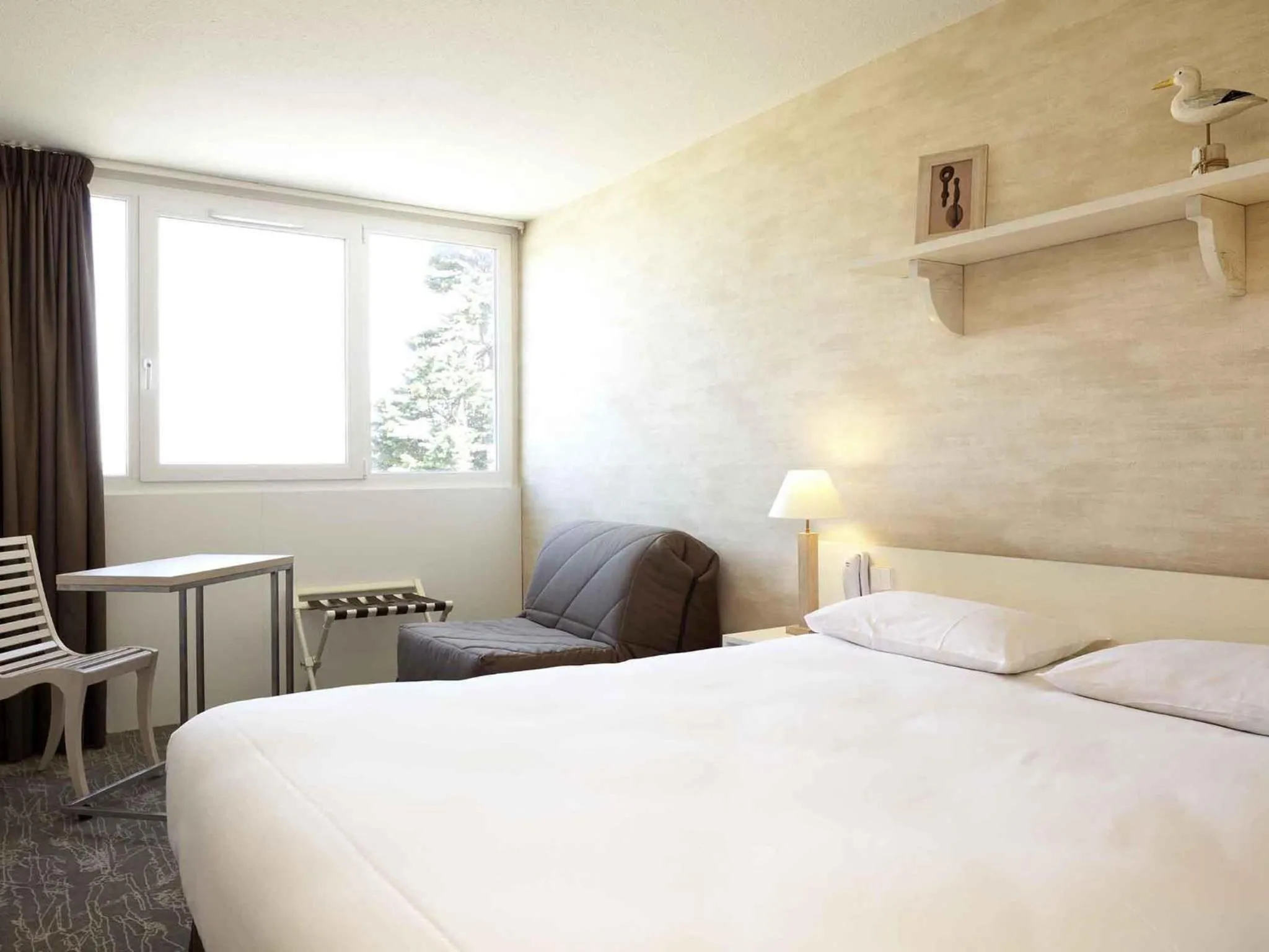 Bedroom, Bed in ibis Styles Ouistreham