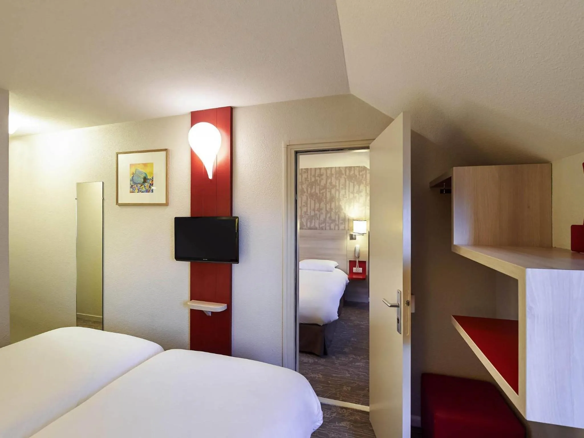 Bedroom, Bed in ibis Styles Ouistreham