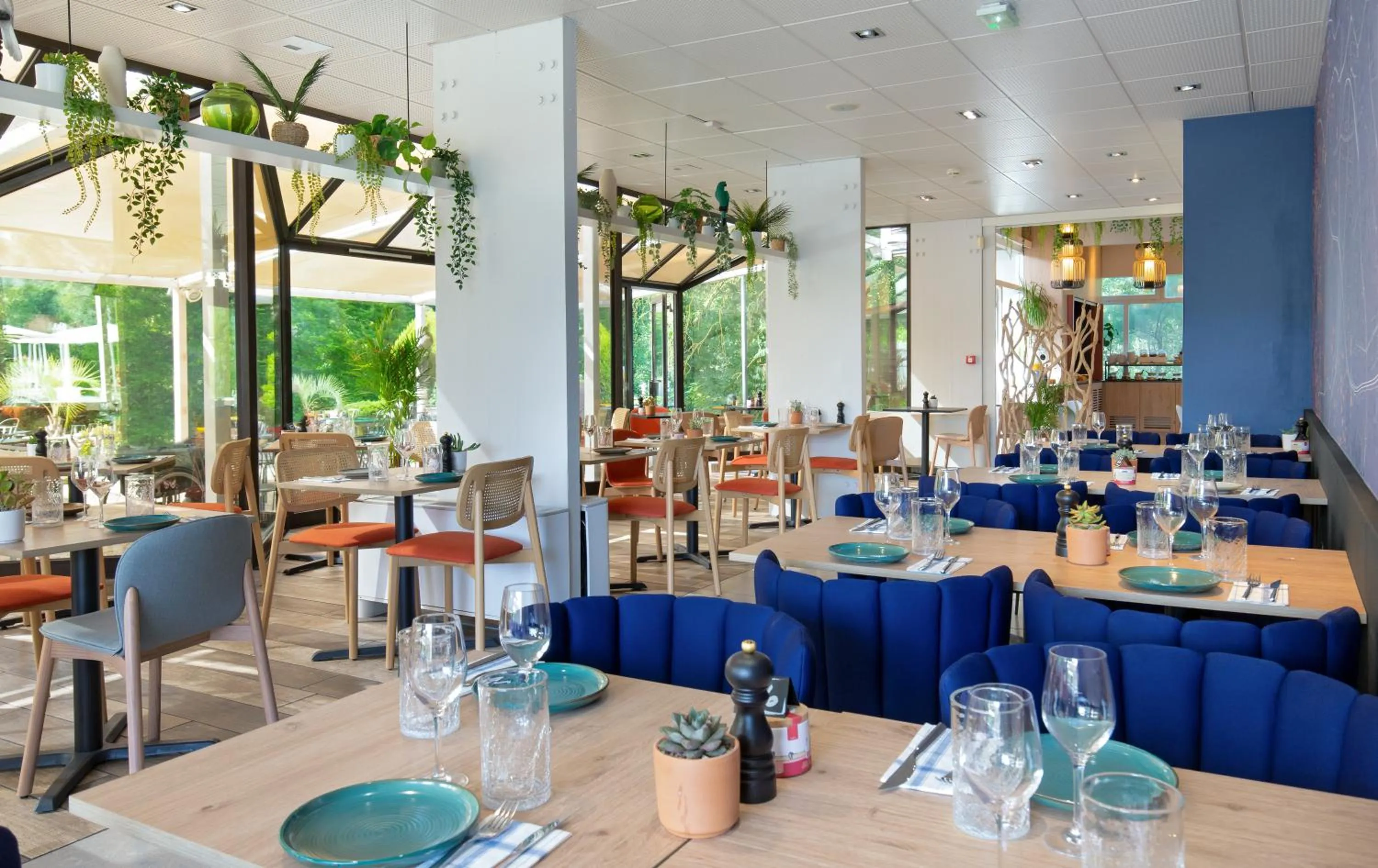 Restaurant/places to eat in Novotel Aix-en-Provence Pont de L'Arc