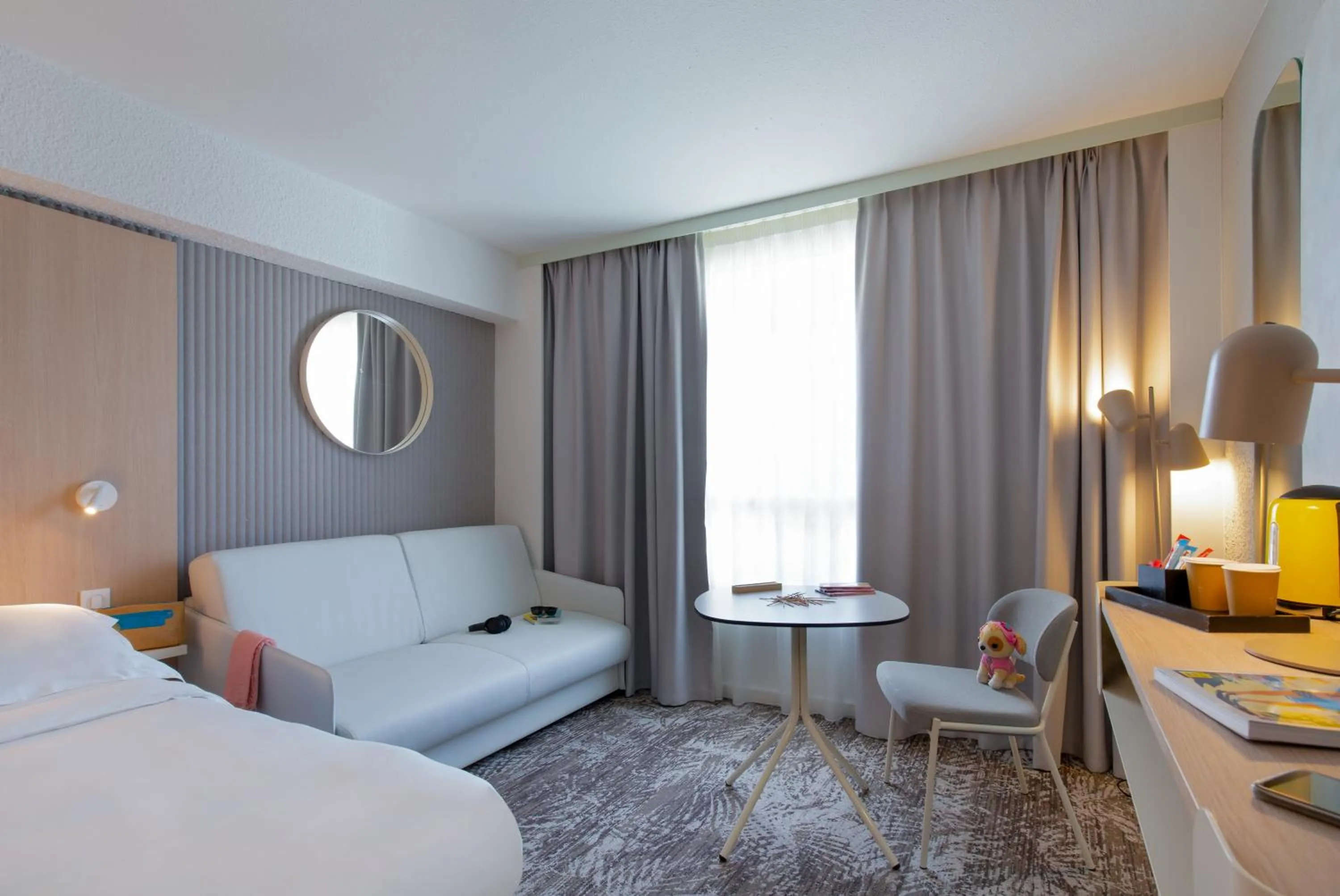 Bedroom, Bed in Novotel Aix-en-Provence Pont de L'Arc