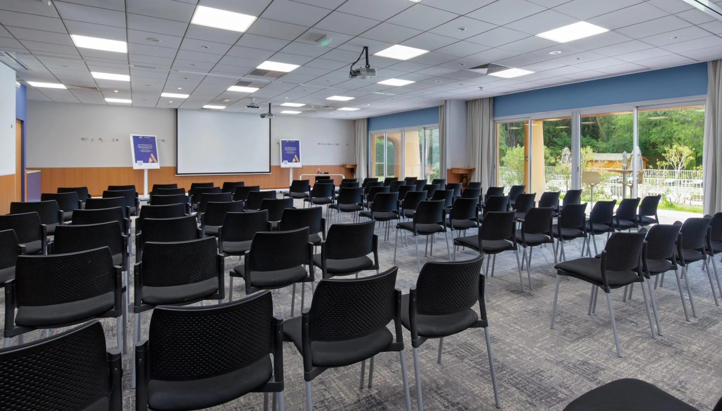 Meeting/conference room in Novotel Aix-en-Provence Pont de L'Arc