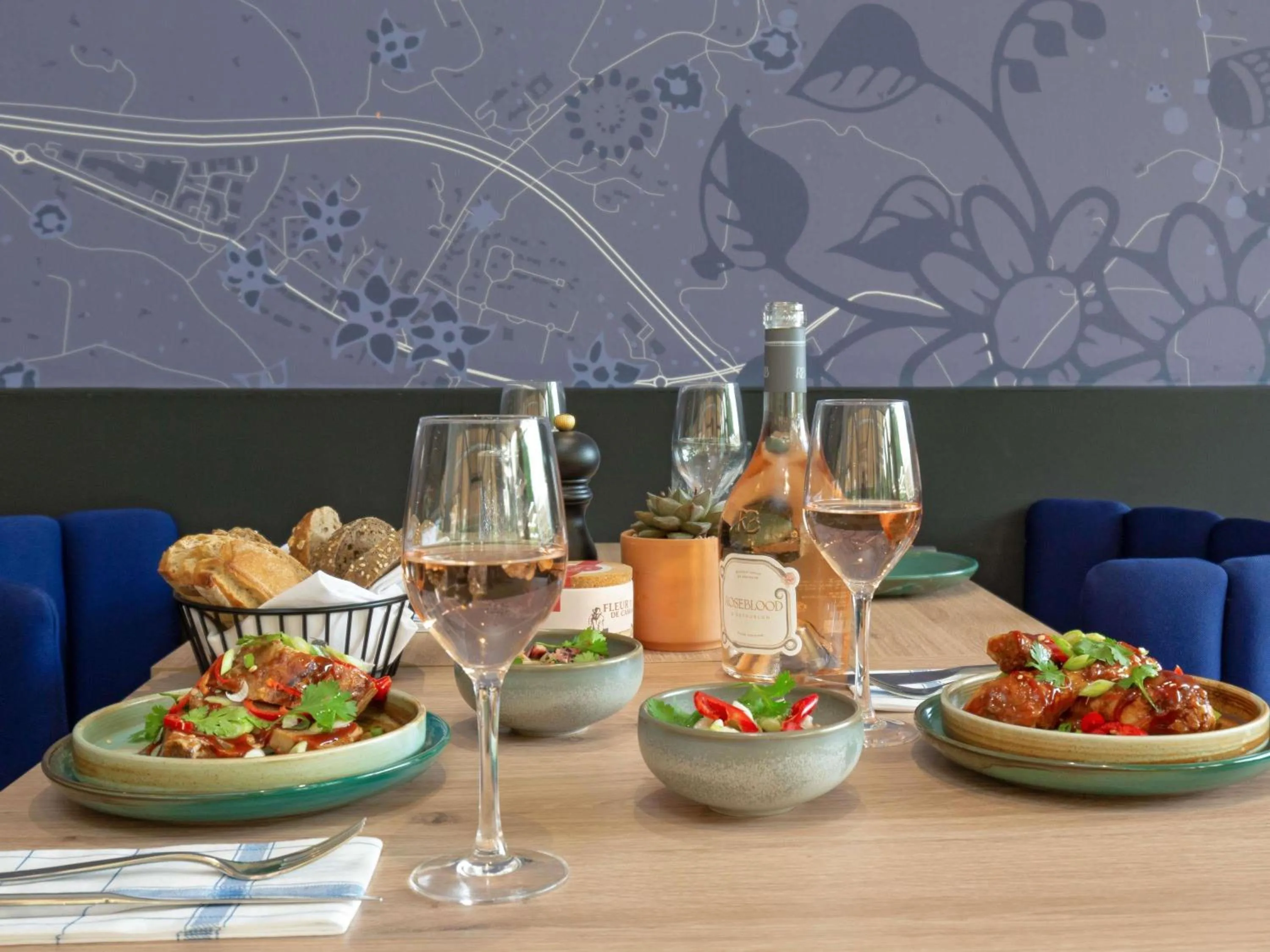 Restaurant/places to eat in Novotel Aix-en-Provence Pont de L'Arc