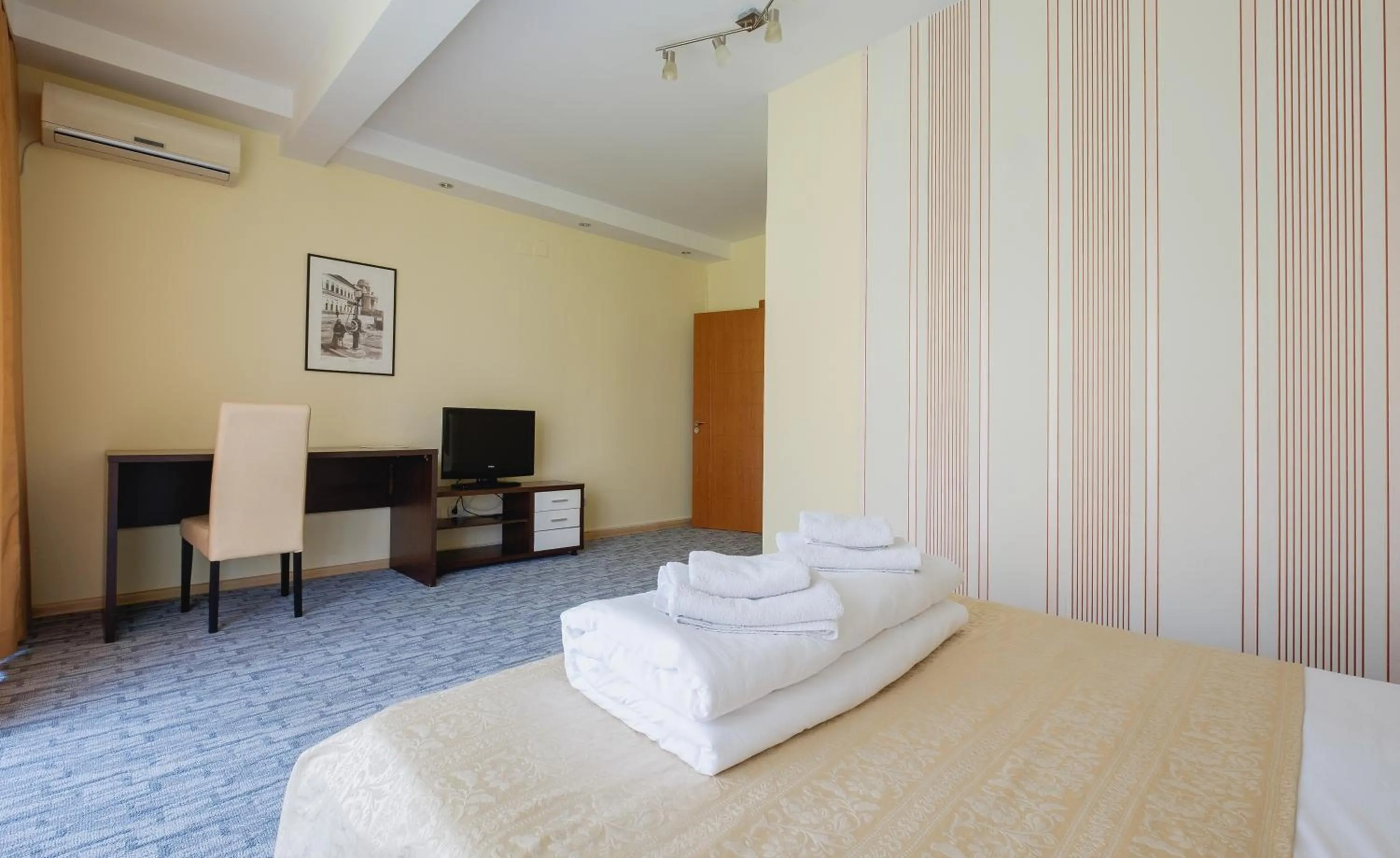 Bedroom, Bed in Villa Bulevar