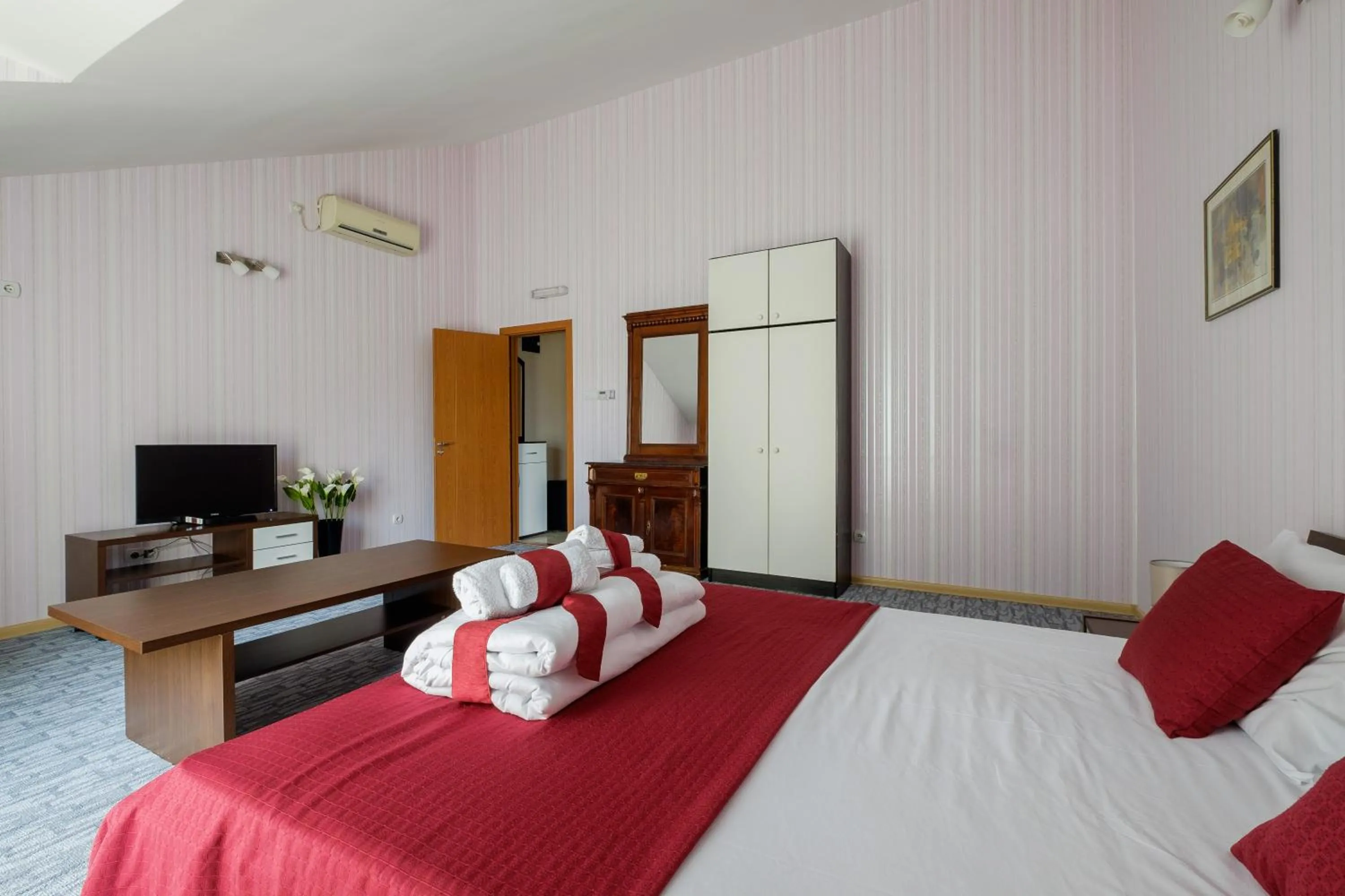 Photo of the whole room, Bed in Villa Bulevar