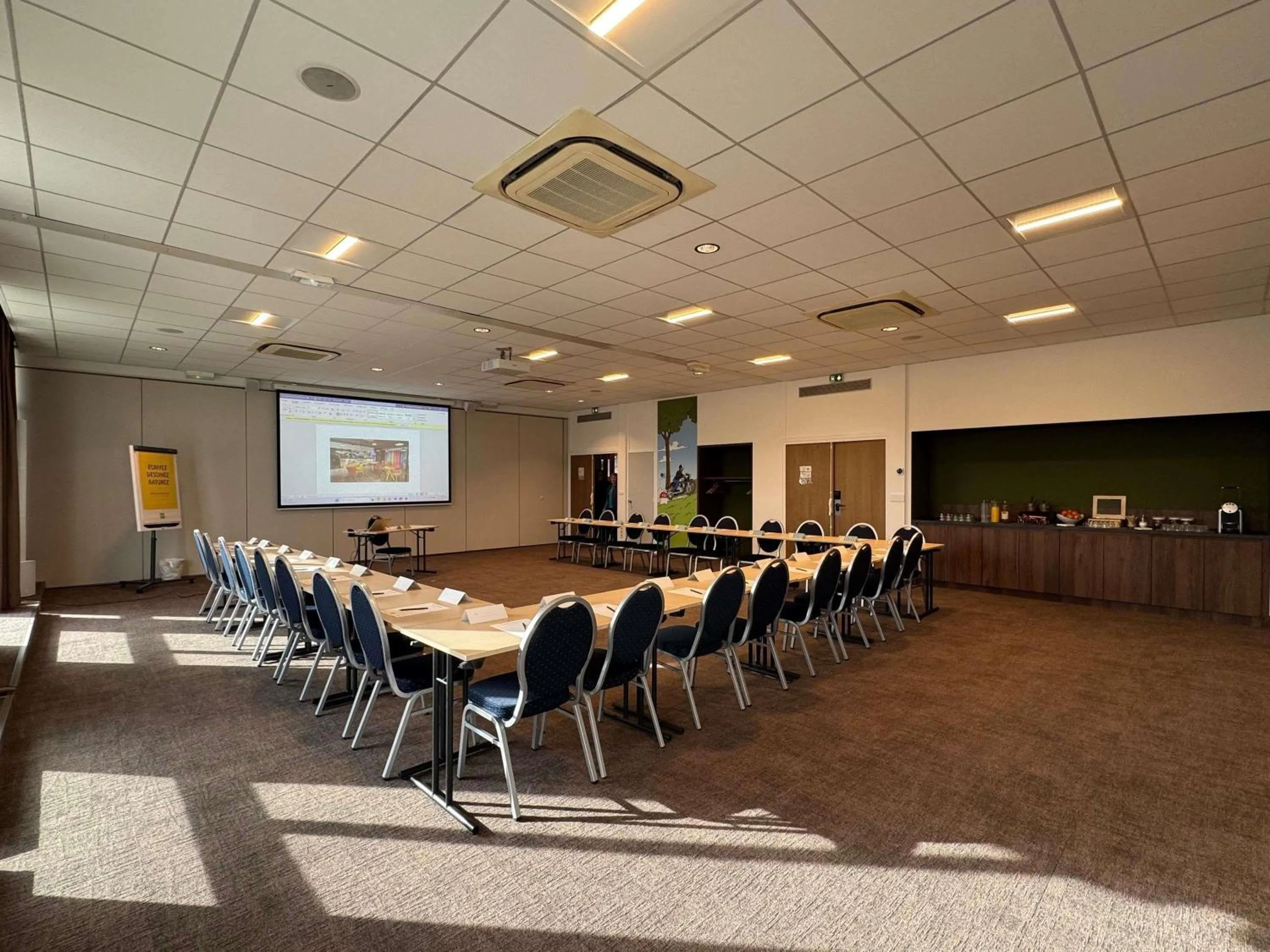 Meeting/conference room in ibis Styles Angoulême Nord - hôtel restaurant