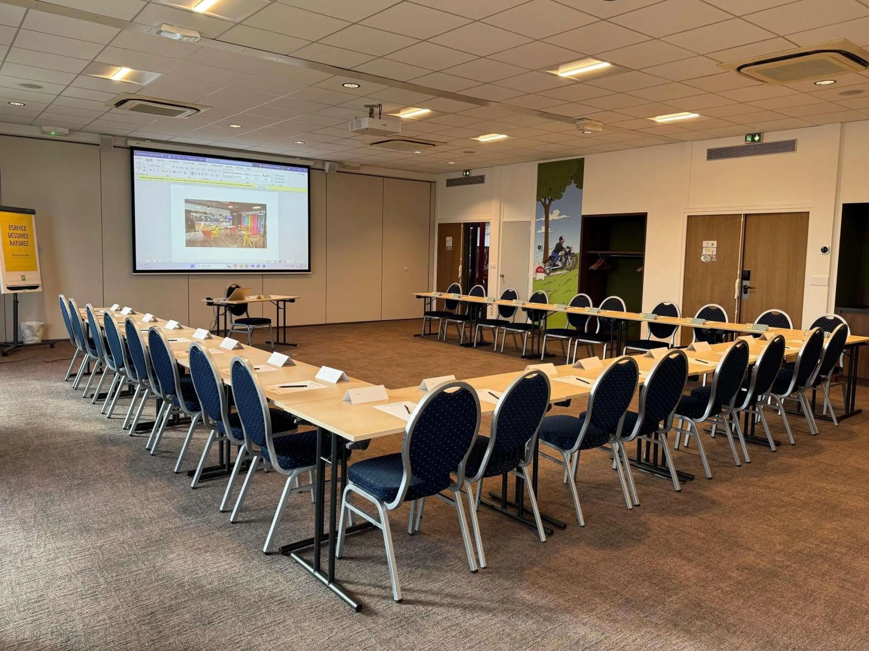 Meeting/conference room in ibis Styles Angoulême Nord - hôtel restaurant