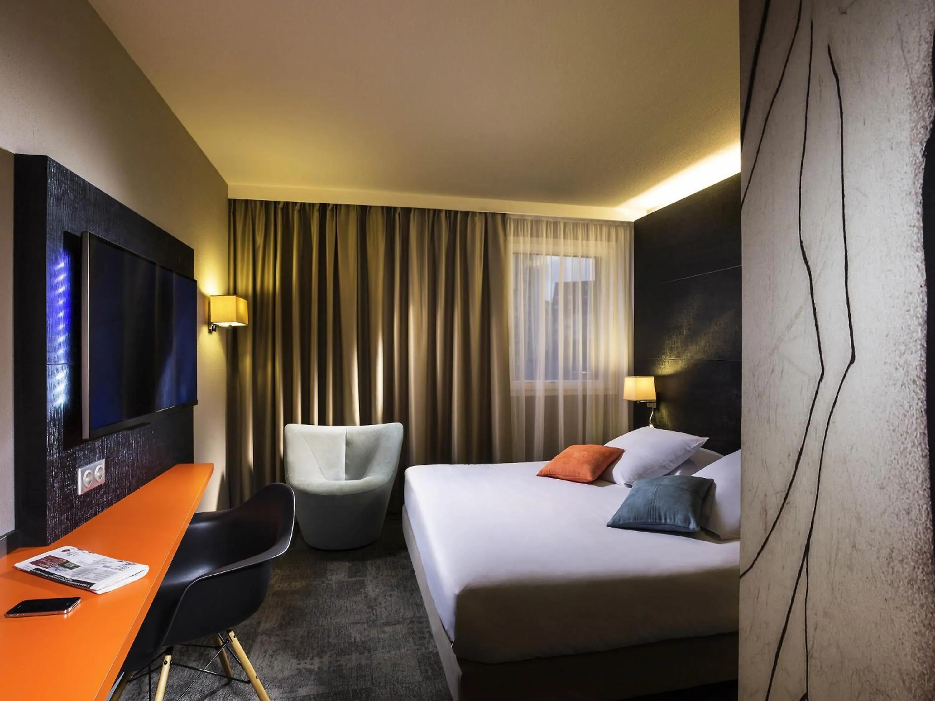 Bedroom, Bed in Mercure Colmar Centre Unterlinden