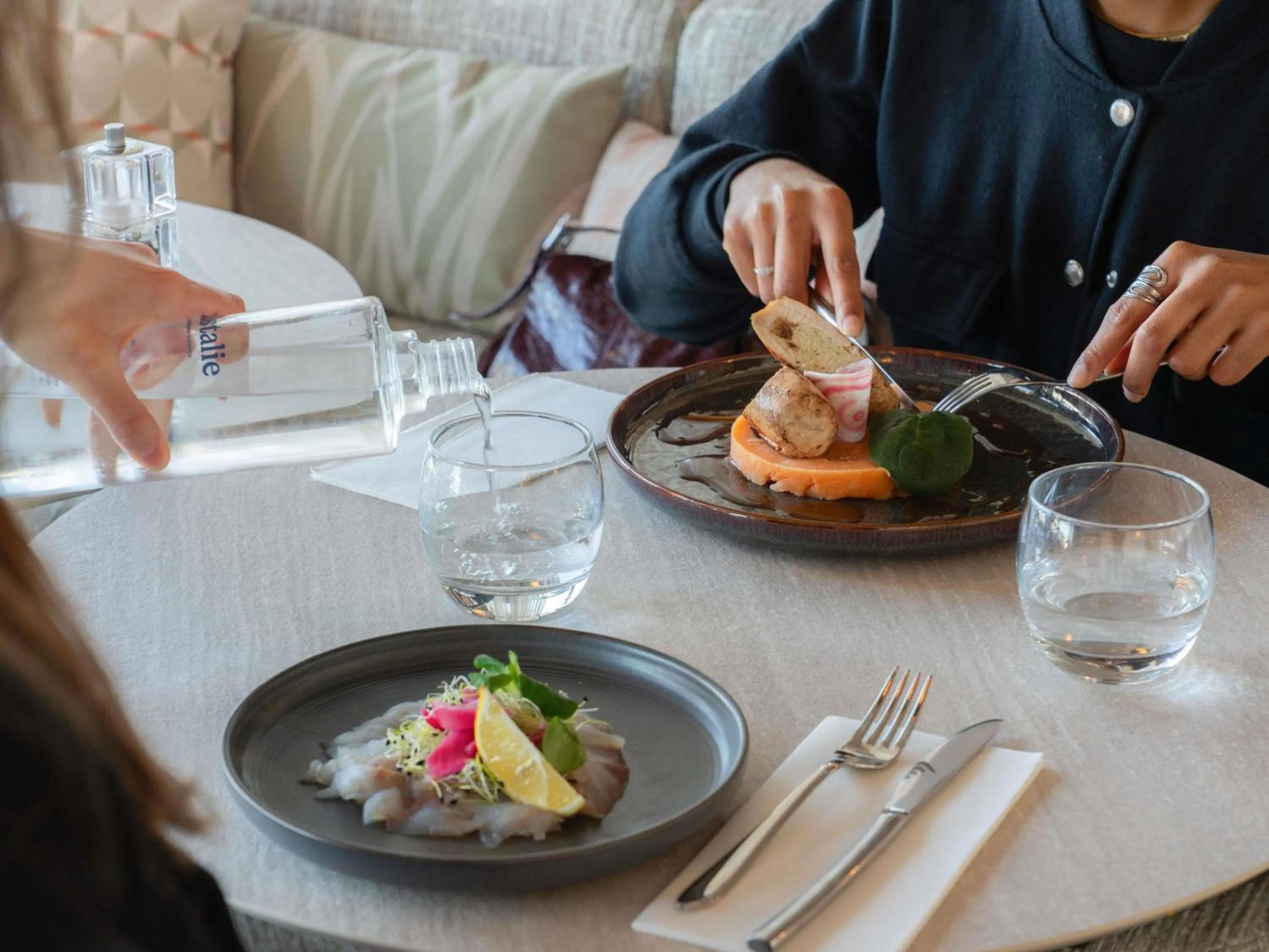 Restaurant/places to eat in Mercure Paris Ivry Quai De Seine