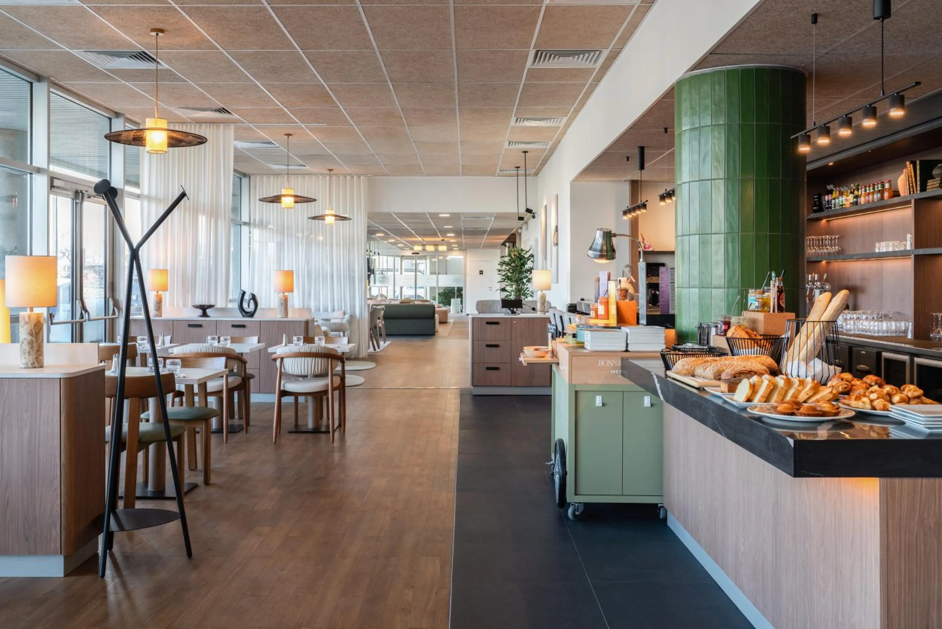 Restaurant/places to eat in Mercure Paris Ivry Quai De Seine