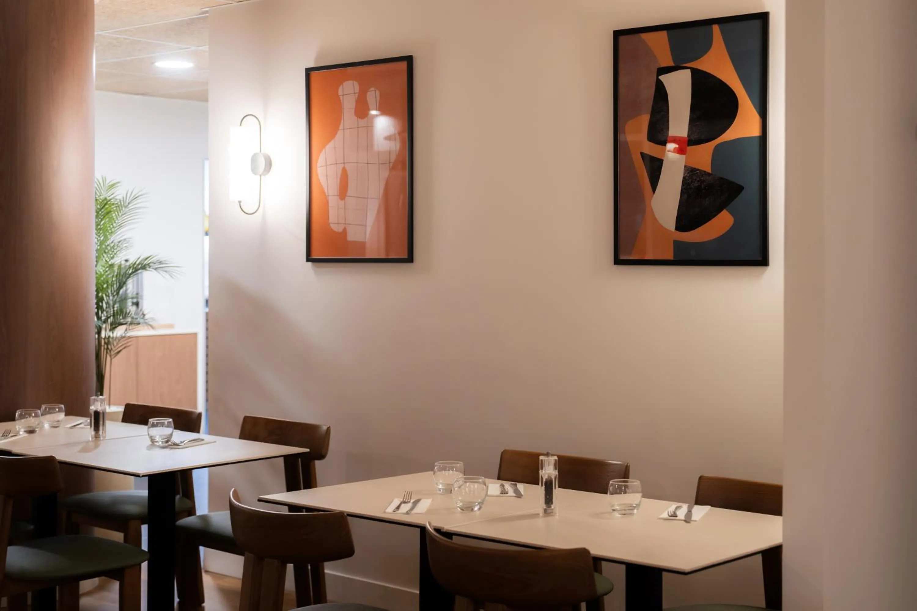 Restaurant/places to eat in Mercure Paris Ivry Quai De Seine