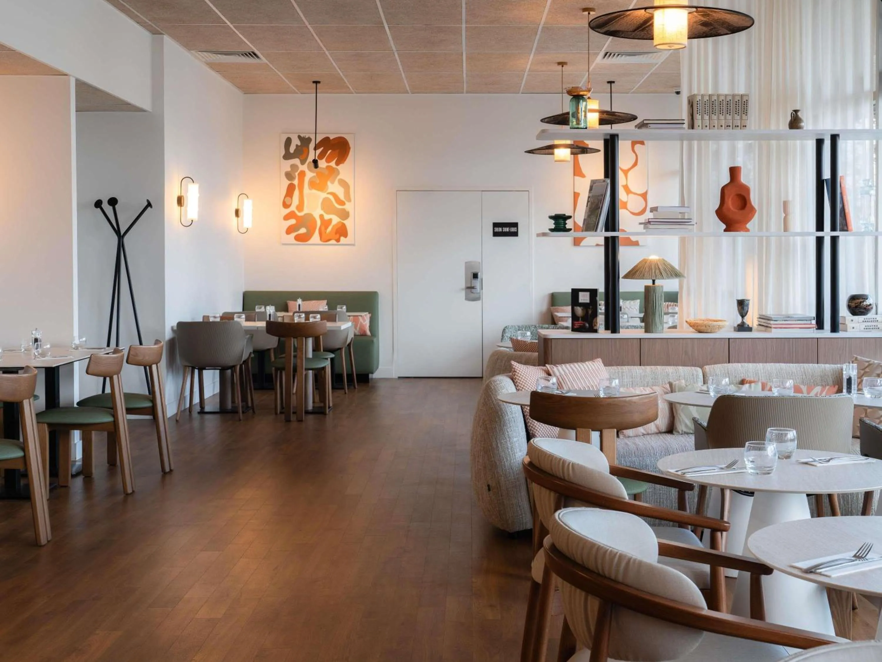 Restaurant/places to eat in Mercure Paris Ivry Quai De Seine