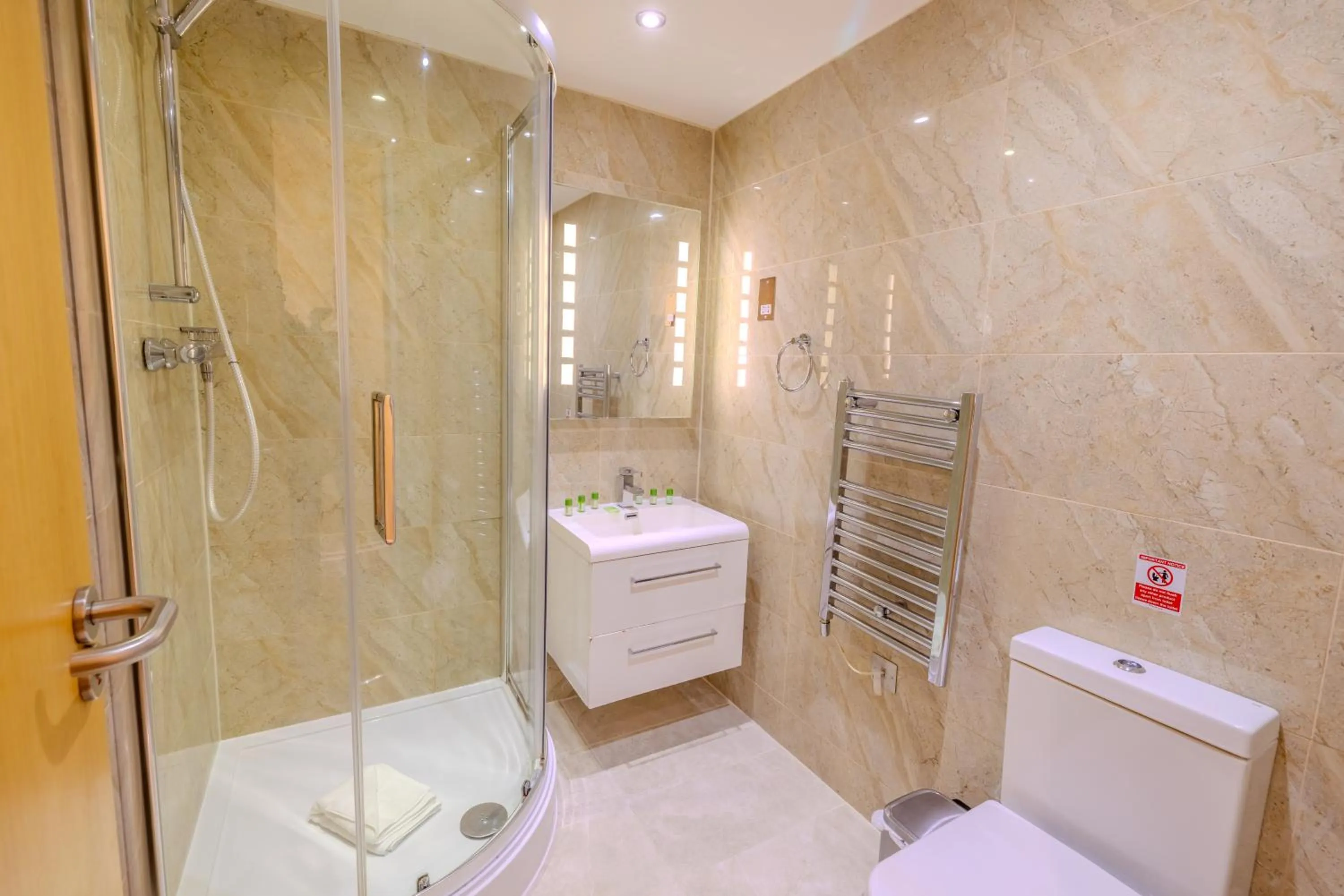 Shower in The Shoreditch Inn