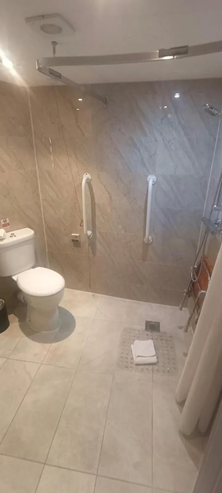 Shower in The Shoreditch Inn