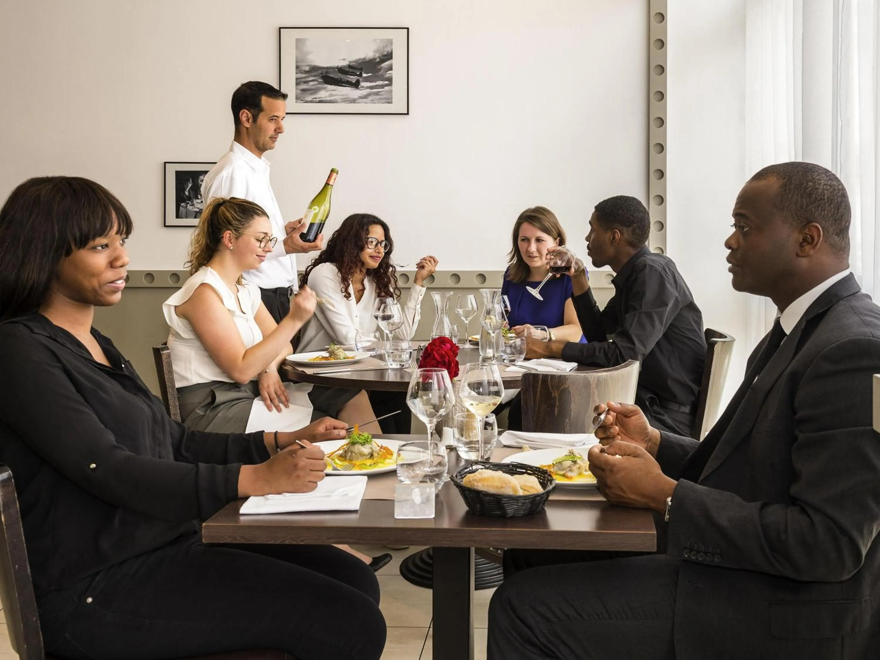 Restaurant/places to eat in Mercure Paris Le Bourget Aeroport