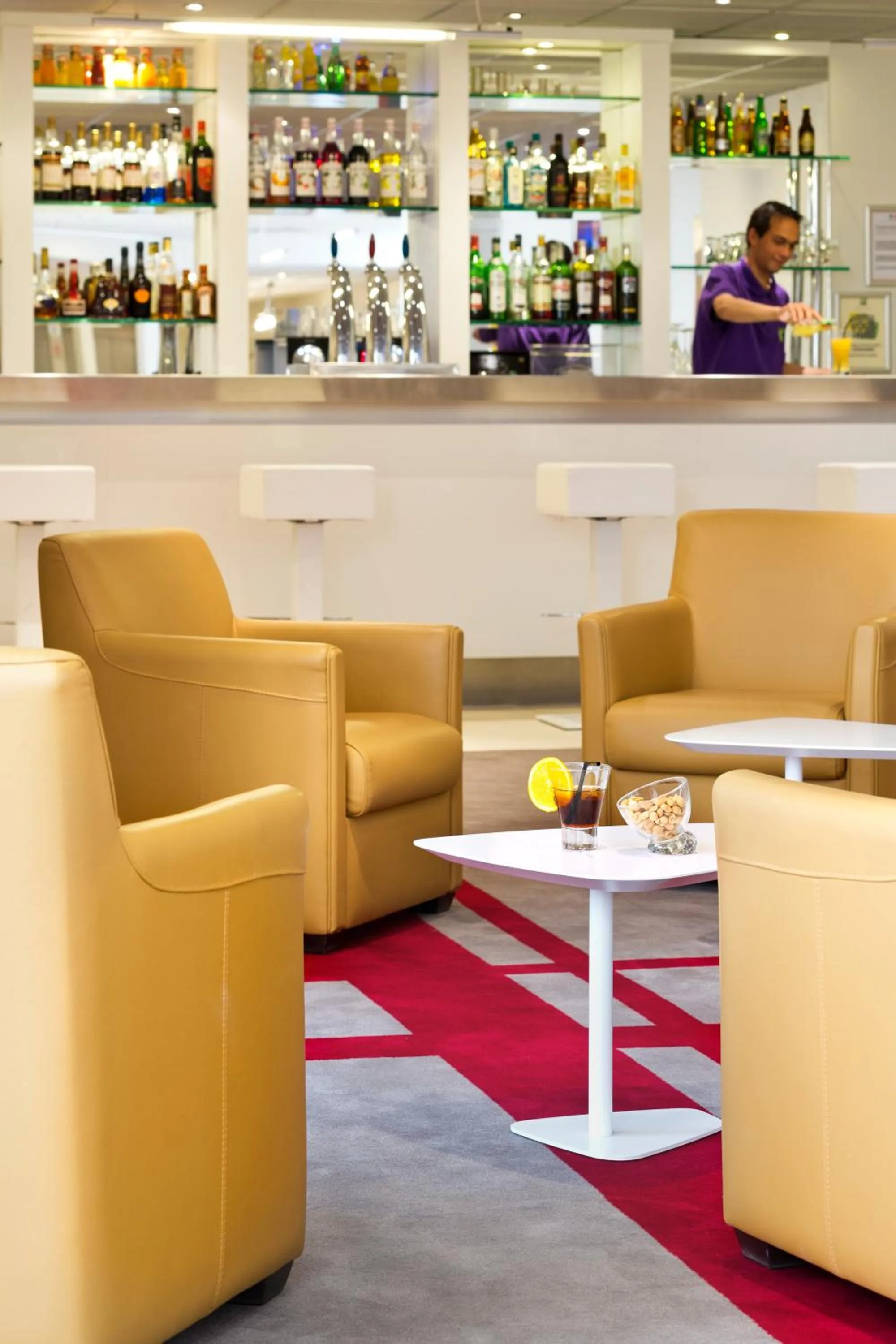 Lounge or bar in Mercure Paris Le Bourget Aeroport