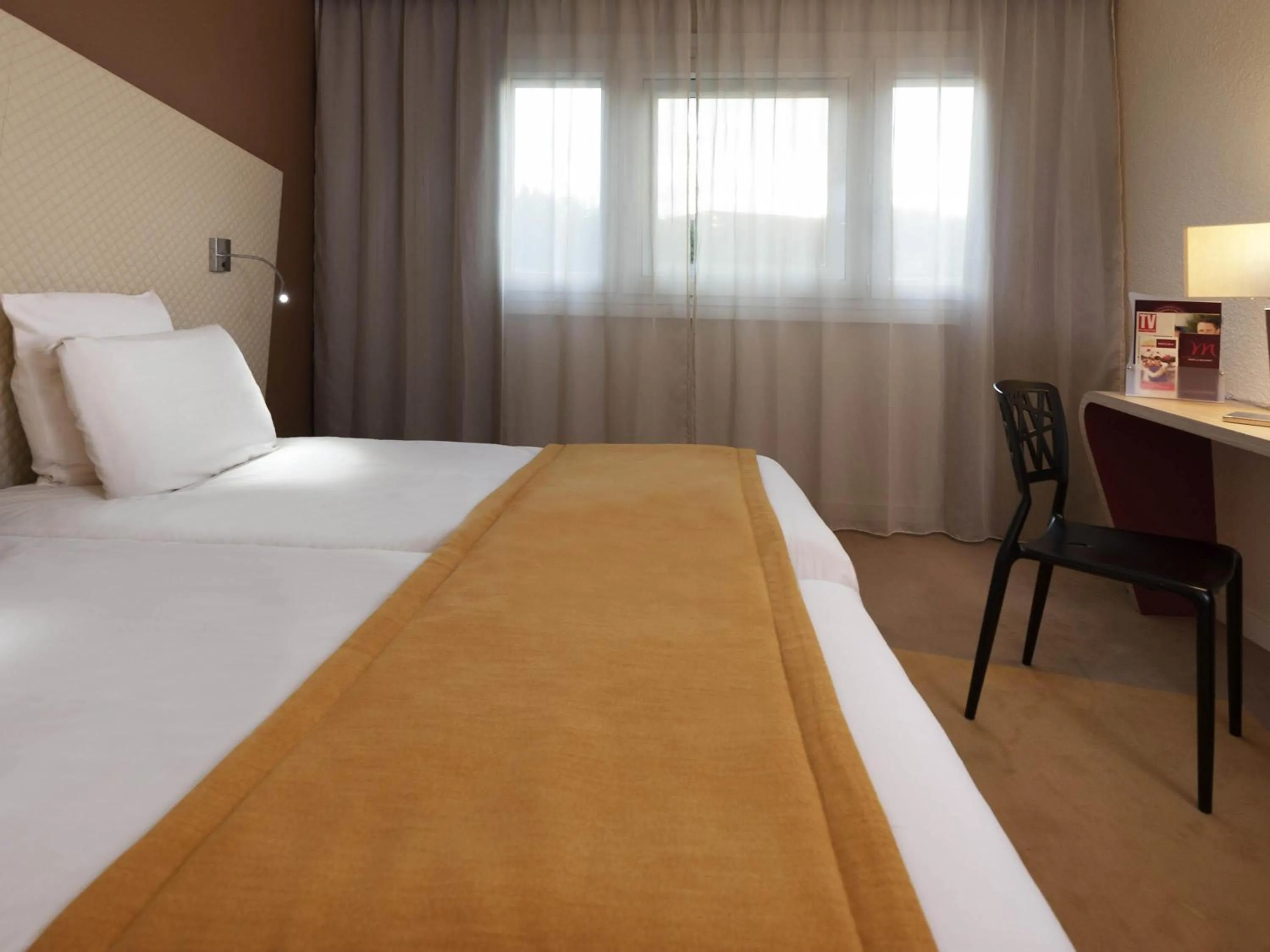 Bedroom, Bed in Mercure Paris Le Bourget Aeroport