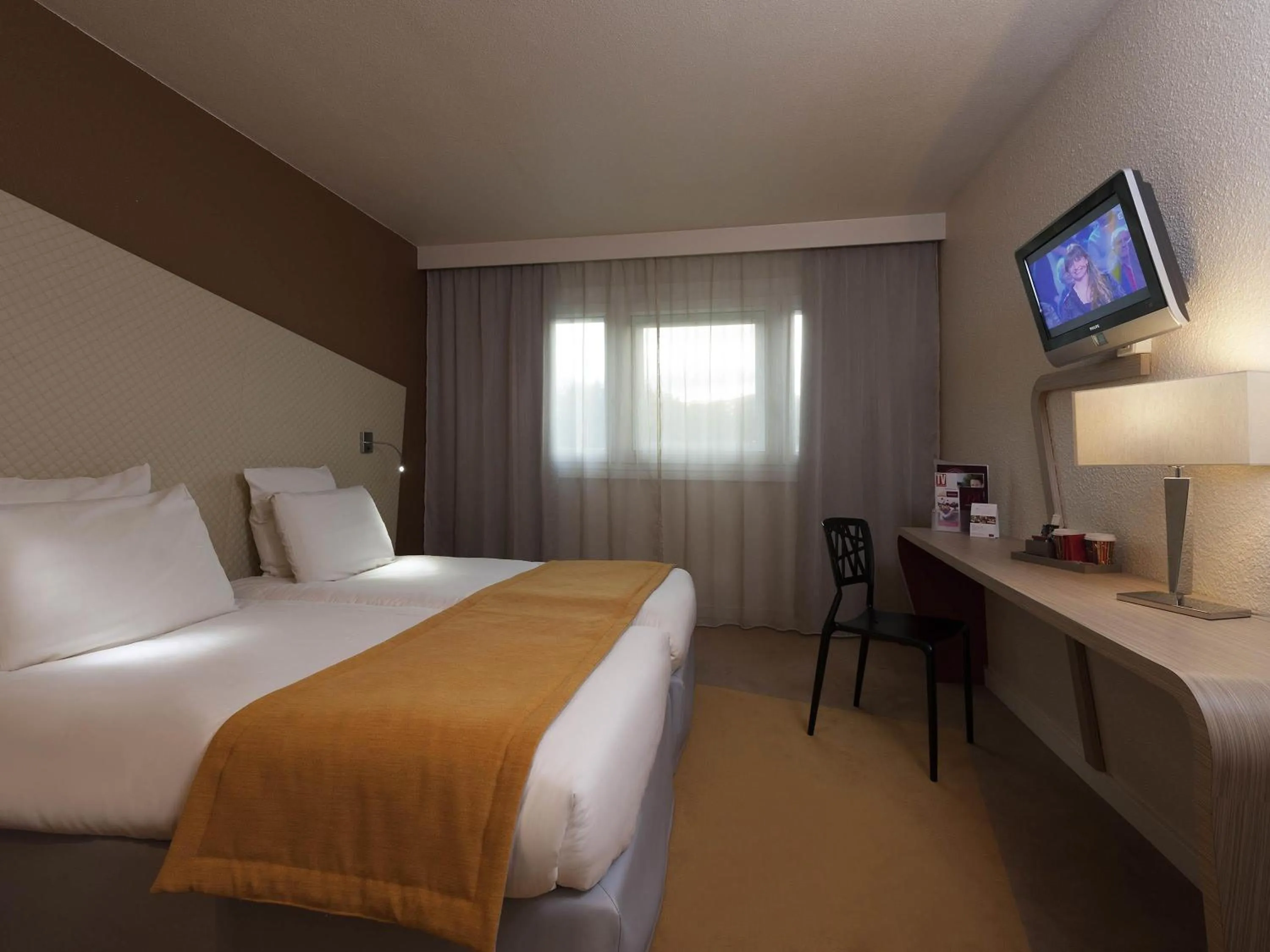 Bedroom, Bed in Mercure Paris Le Bourget Aeroport