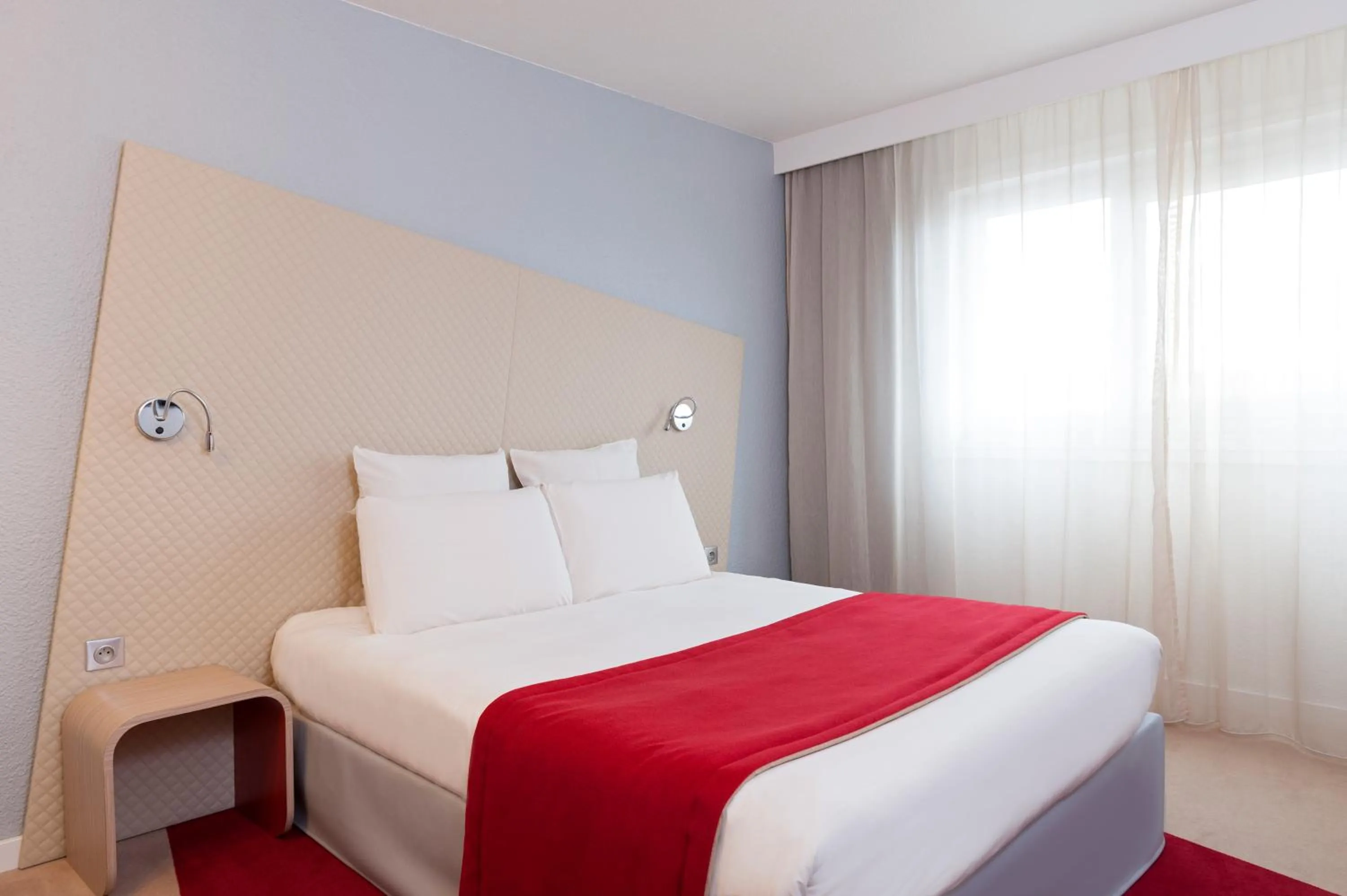 Bed in Mercure Paris Le Bourget Aeroport