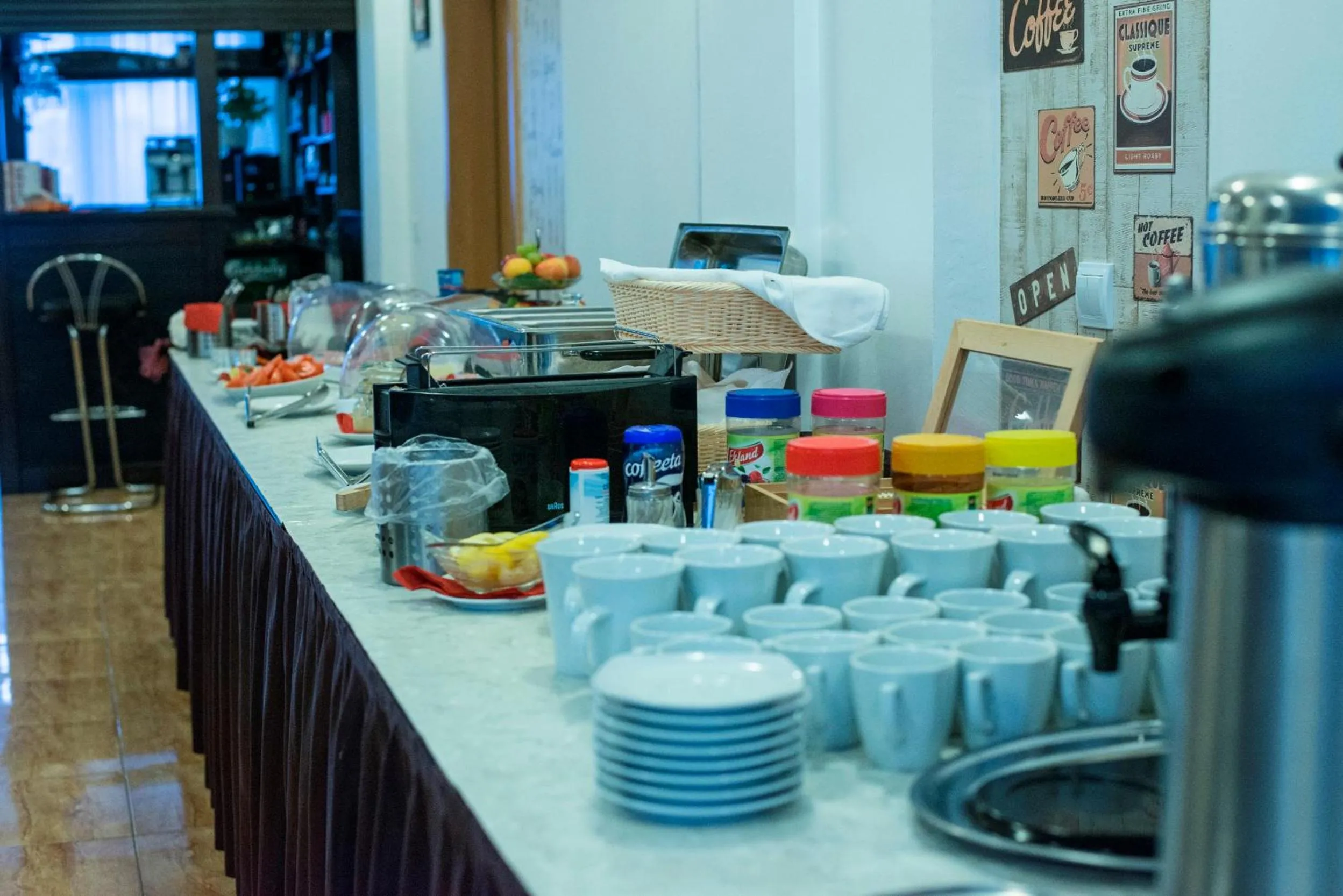 Restaurant/places to eat in Hotel Eden