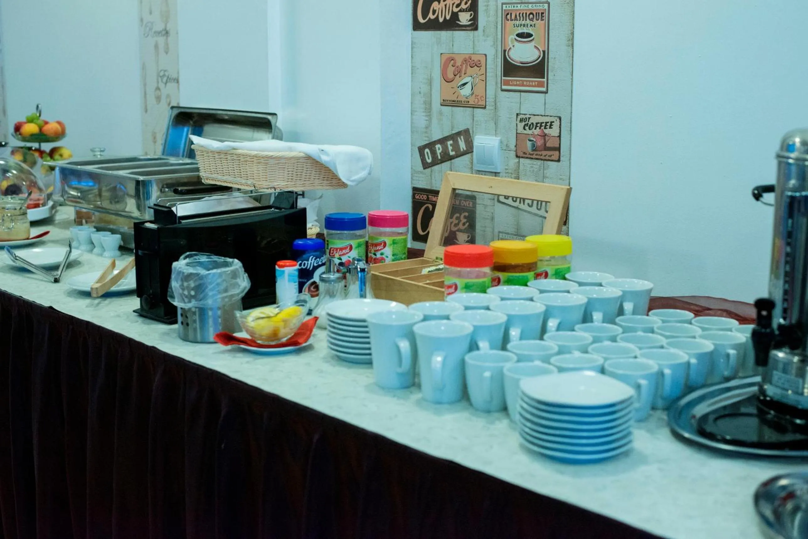 Restaurant/places to eat in Hotel Eden