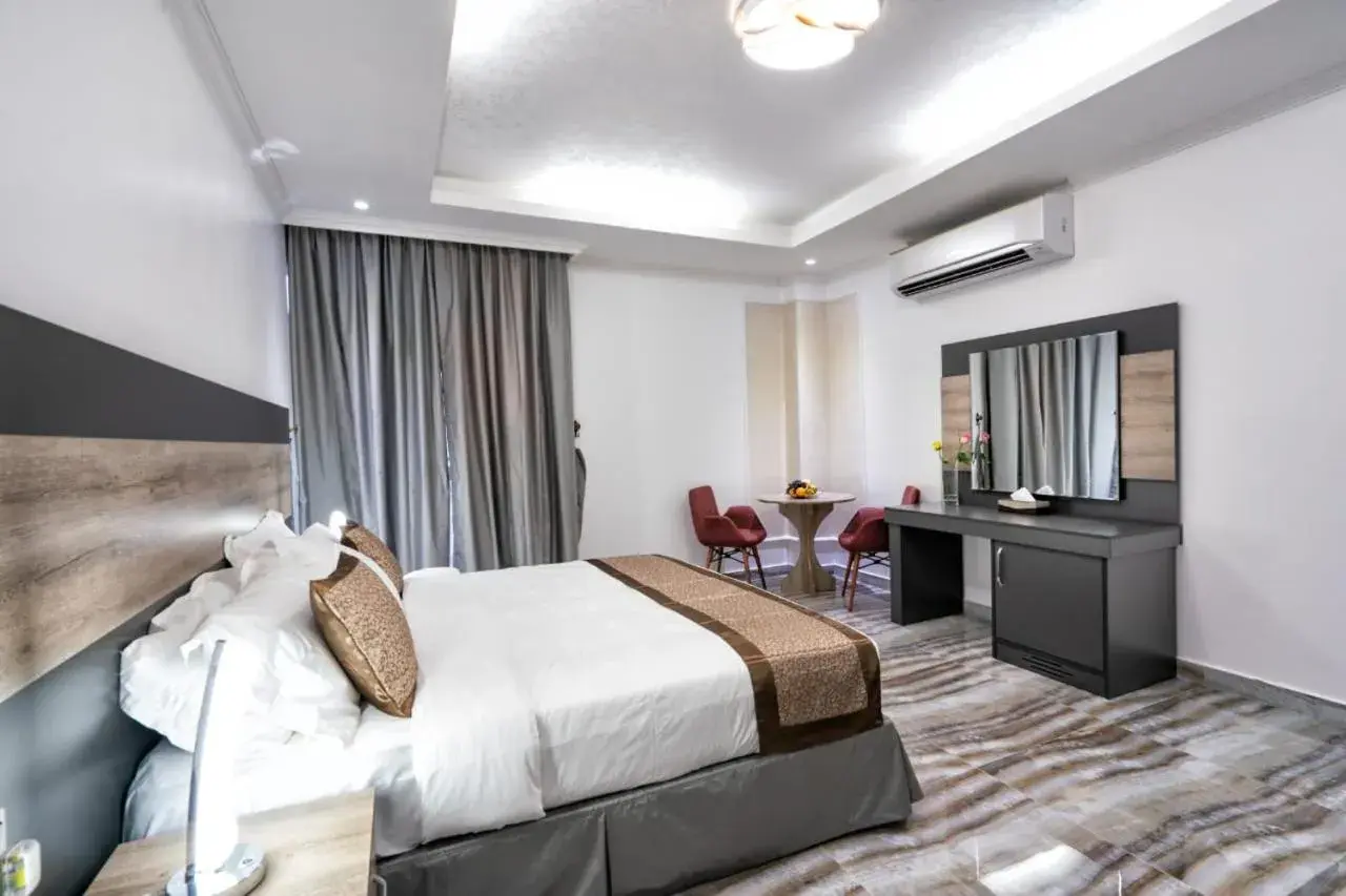 Deluxe Room in Al Amerat Hotel Deluxe Room in Al Amerat Hotel