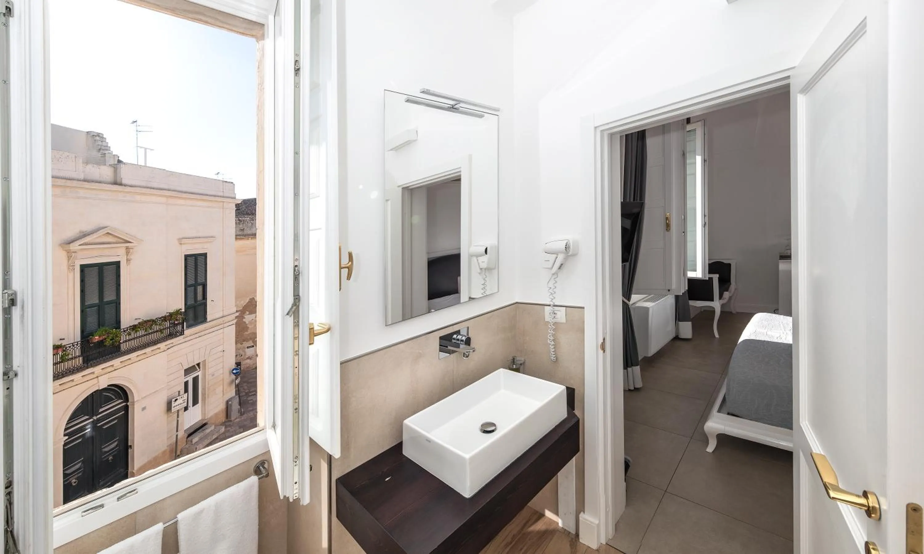 Bathroom, Bed in Palazzo Marini B&B di Charme