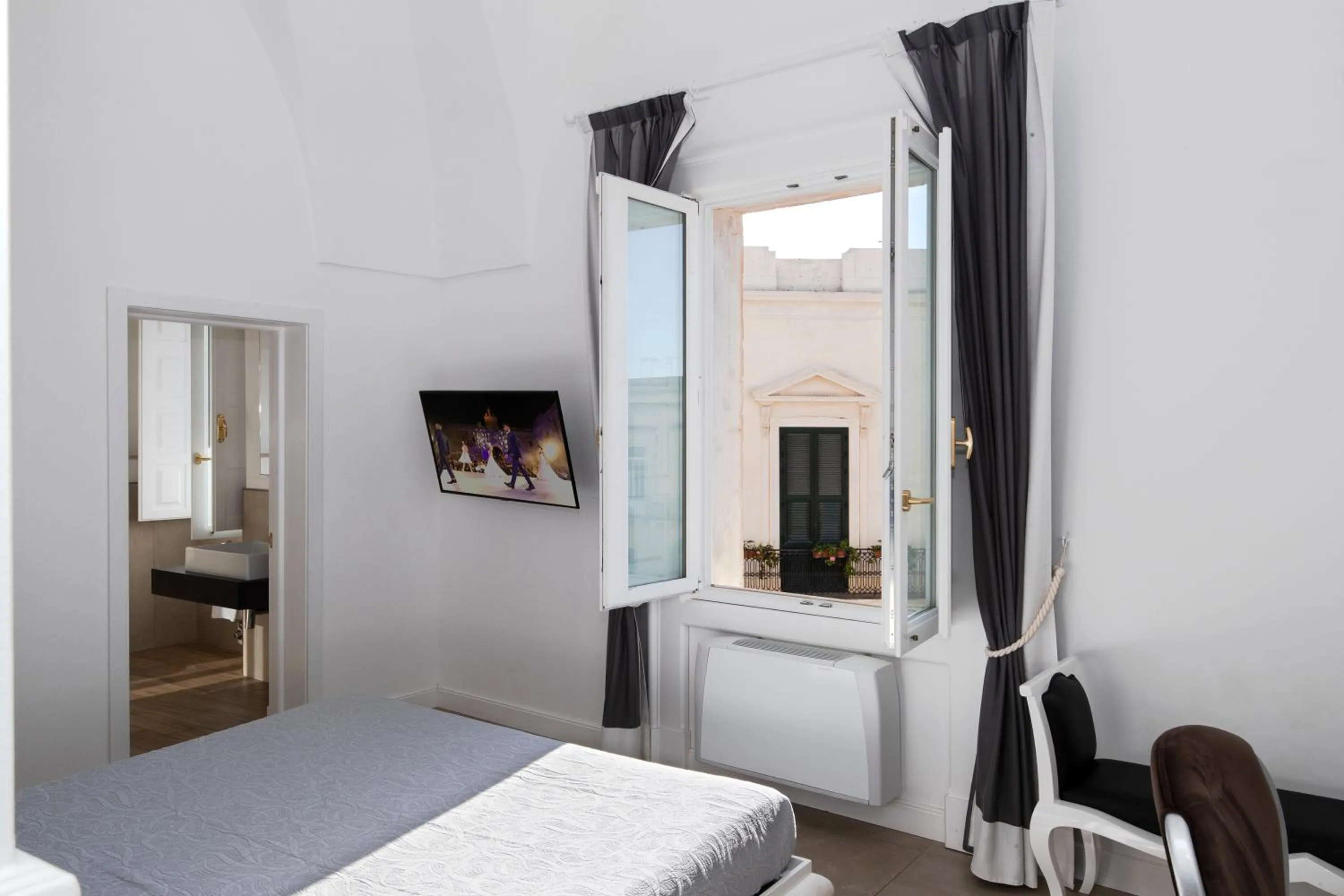 View (from property/room), Bed in Palazzo Marini B&B di Charme