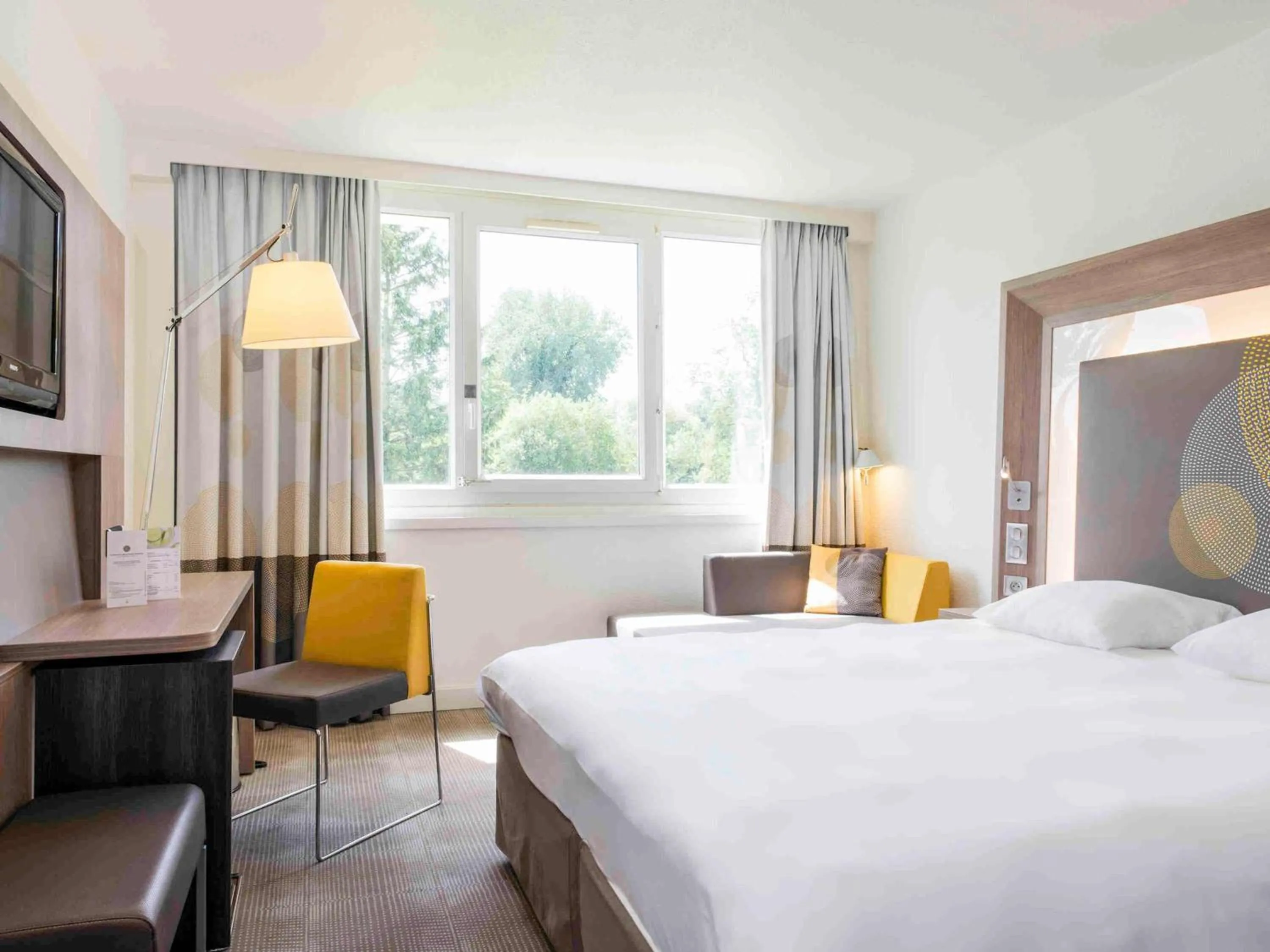 Bedroom, Bed in Novotel Le Mans