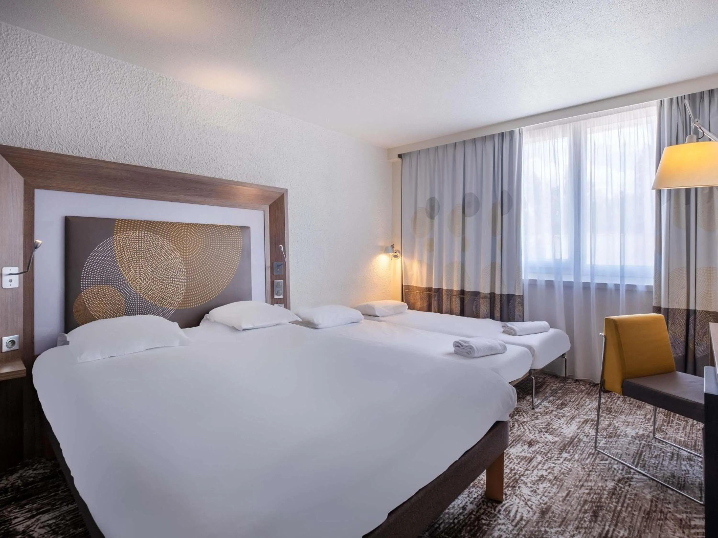 Bedroom, Bed in Novotel Le Mans