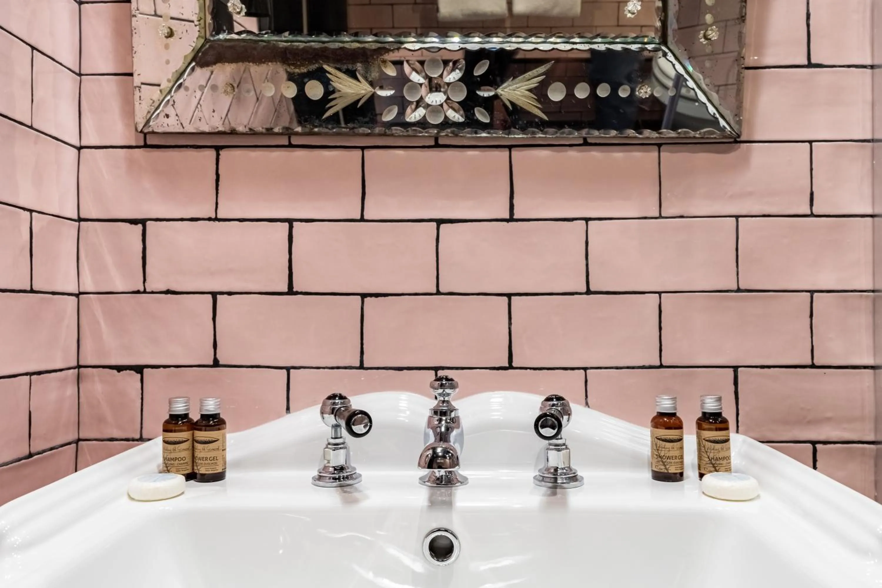 Bathroom in Hôtel Le G (ex Le Genève)