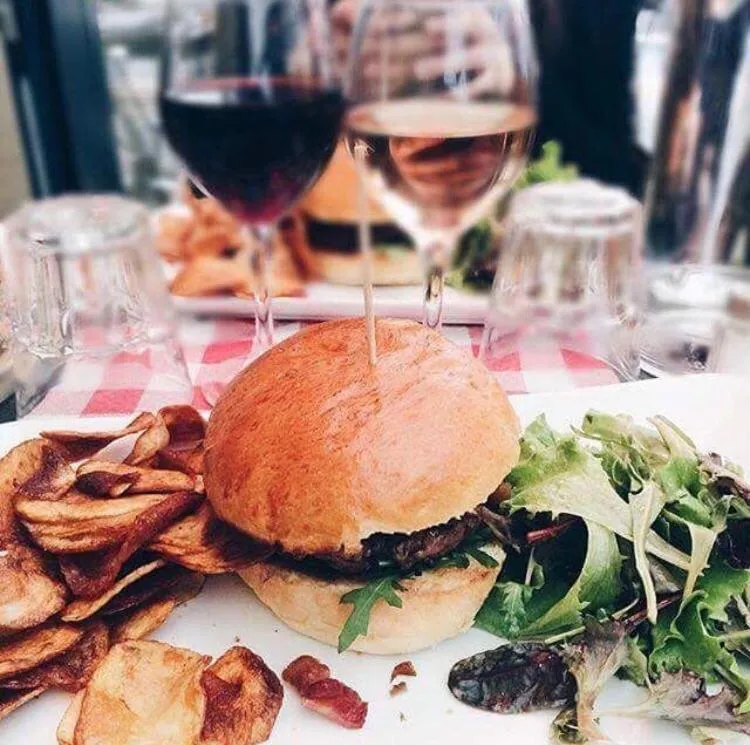 Restaurant/places to eat in Hôtel Le G (ex Le Genève)