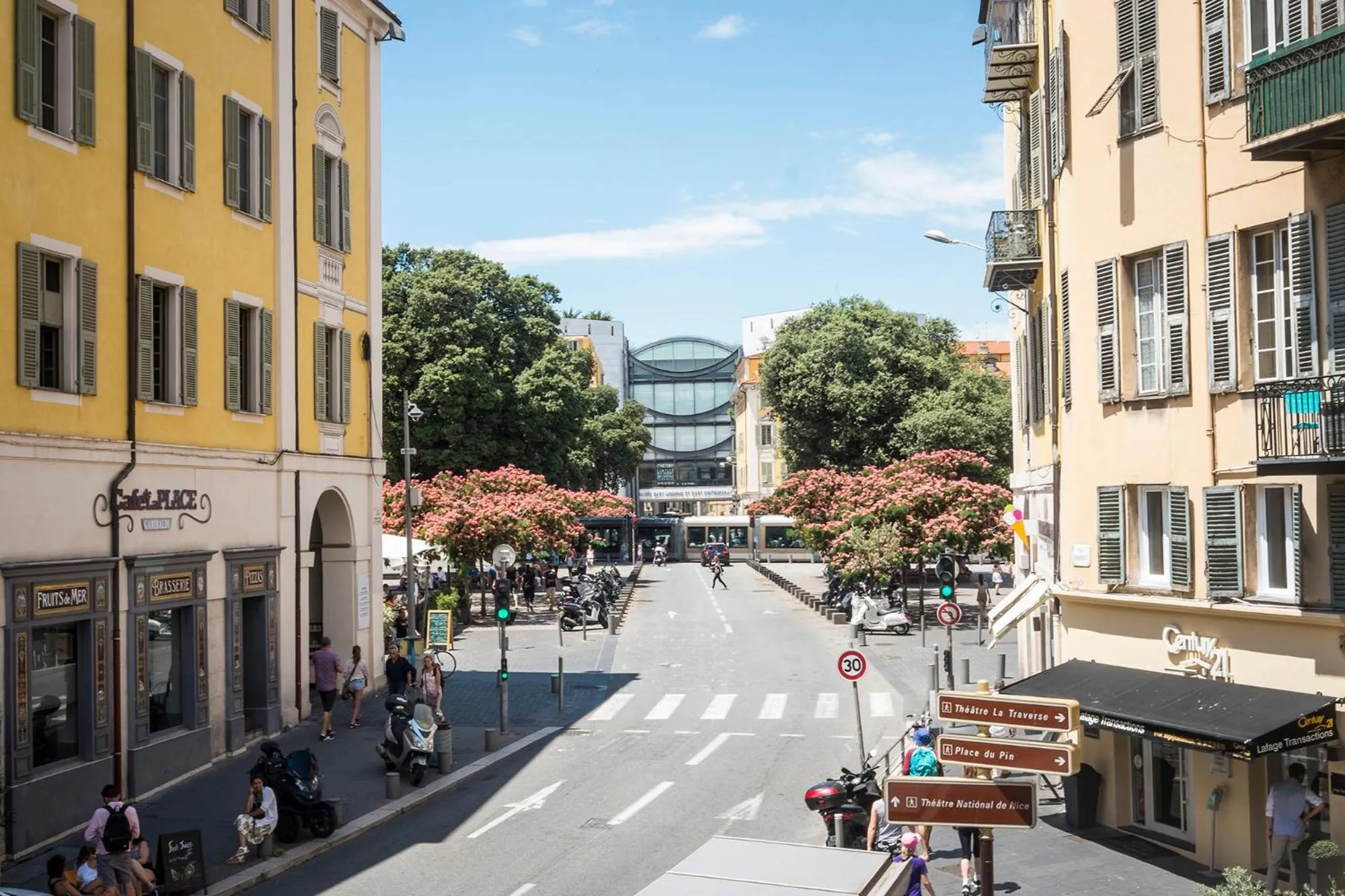 Neighbourhood in Hôtel Le G (ex Le Genève)