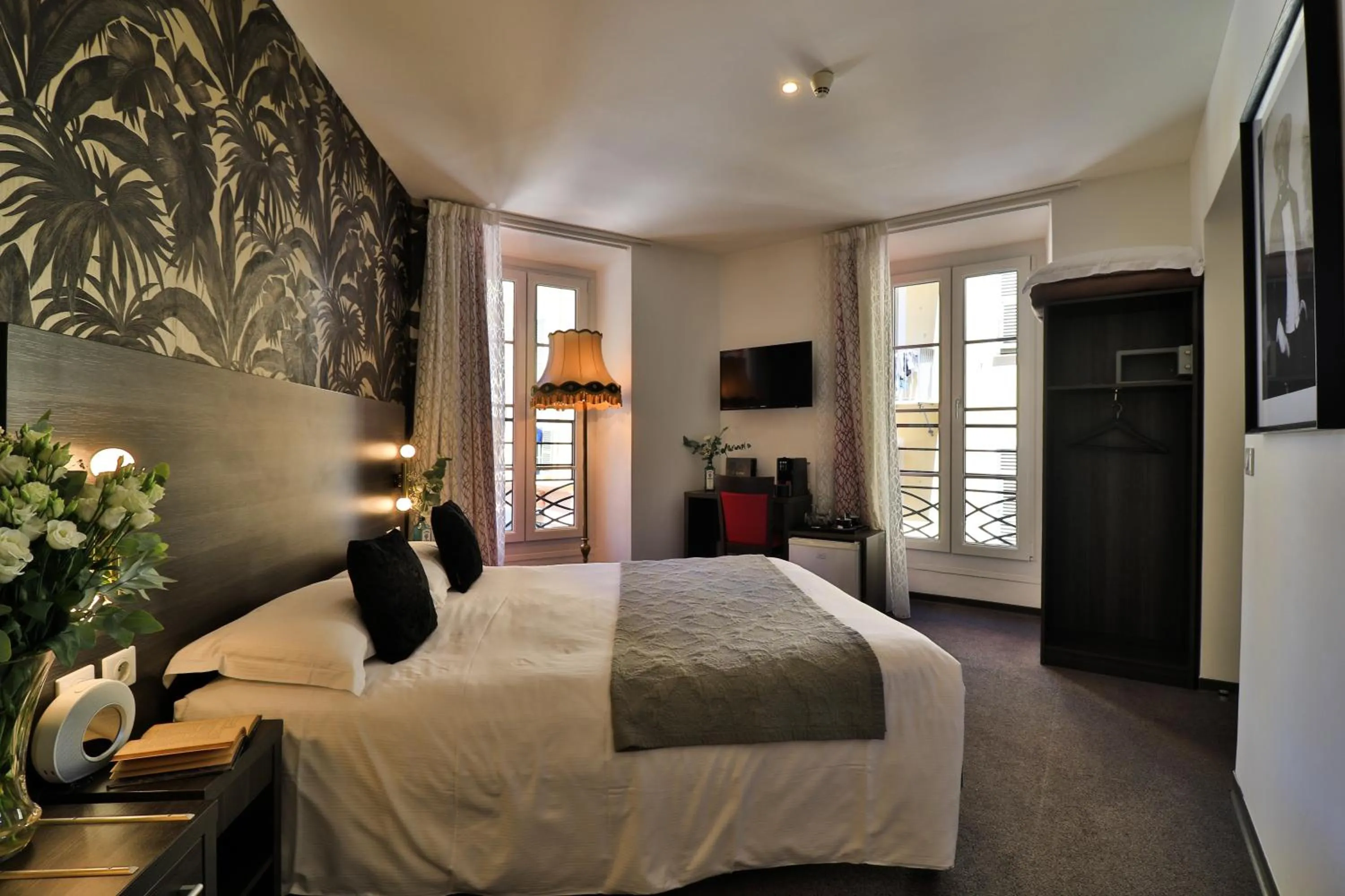 Bed in Hôtel Le G (ex Le Genève)