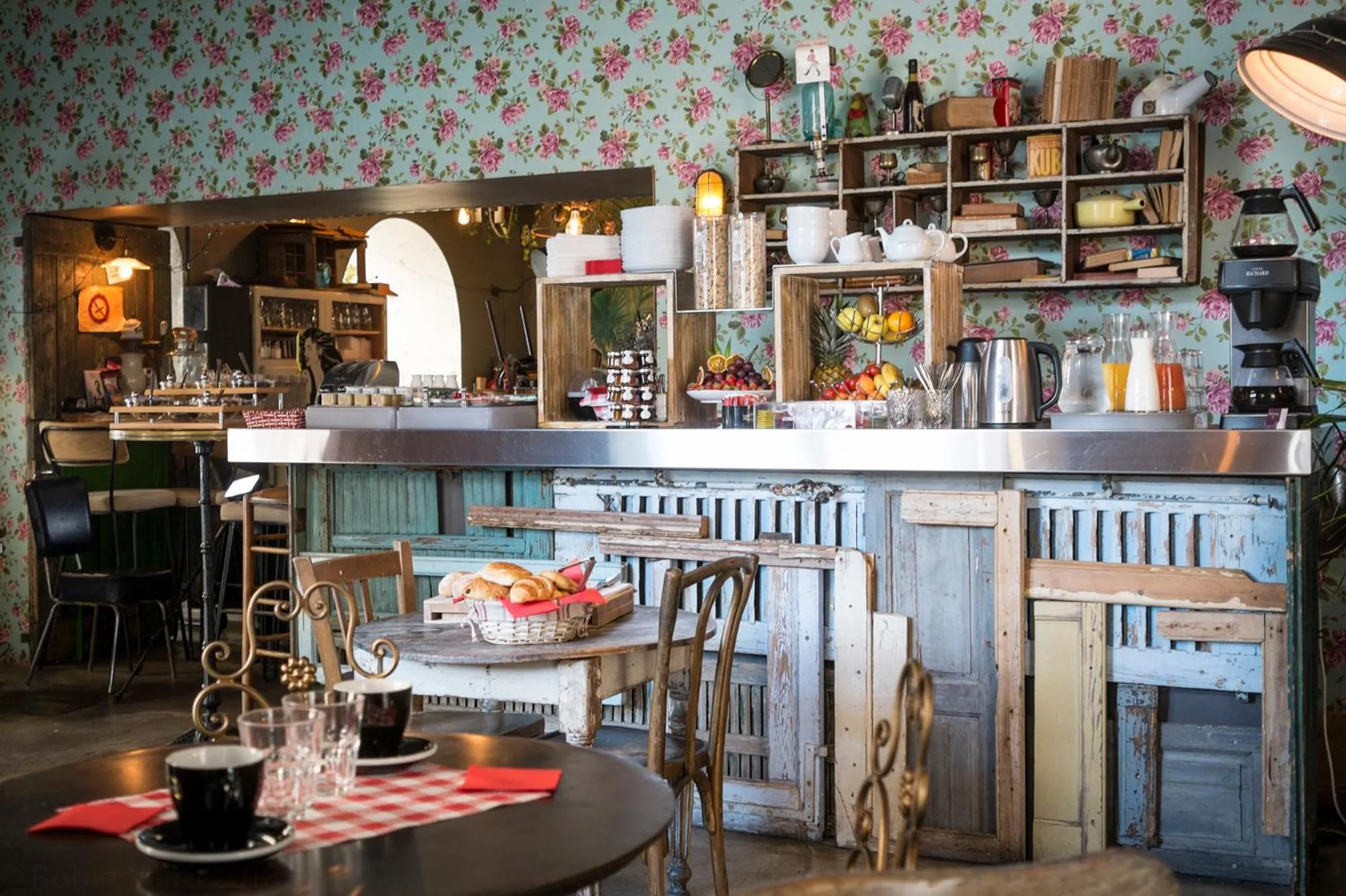 Restaurant/places to eat in Hôtel Le G (ex Le Genève)