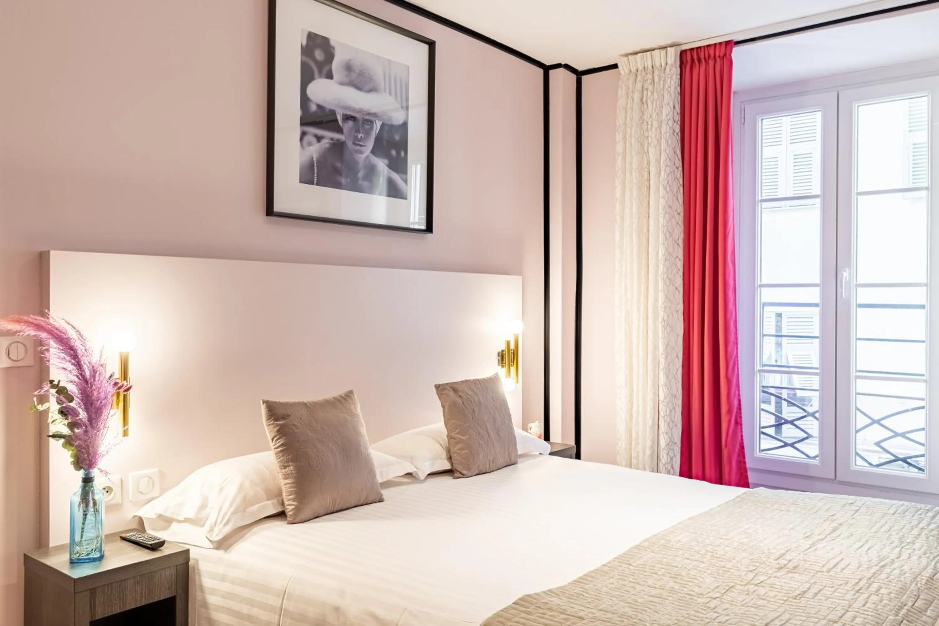 Bed in Hôtel Le G (ex Le Genève)