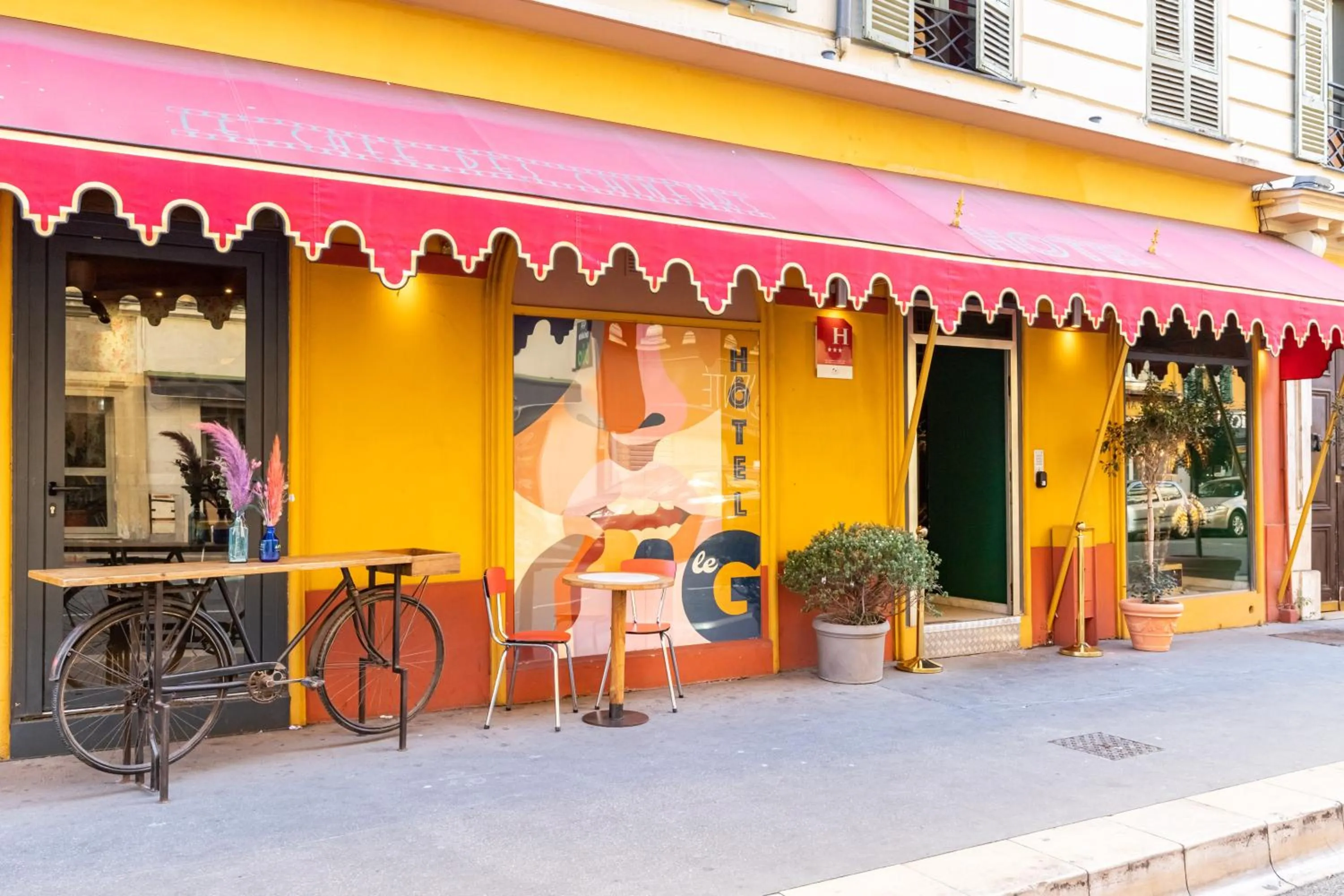 Property building in Hôtel Le G (ex Le Genève)