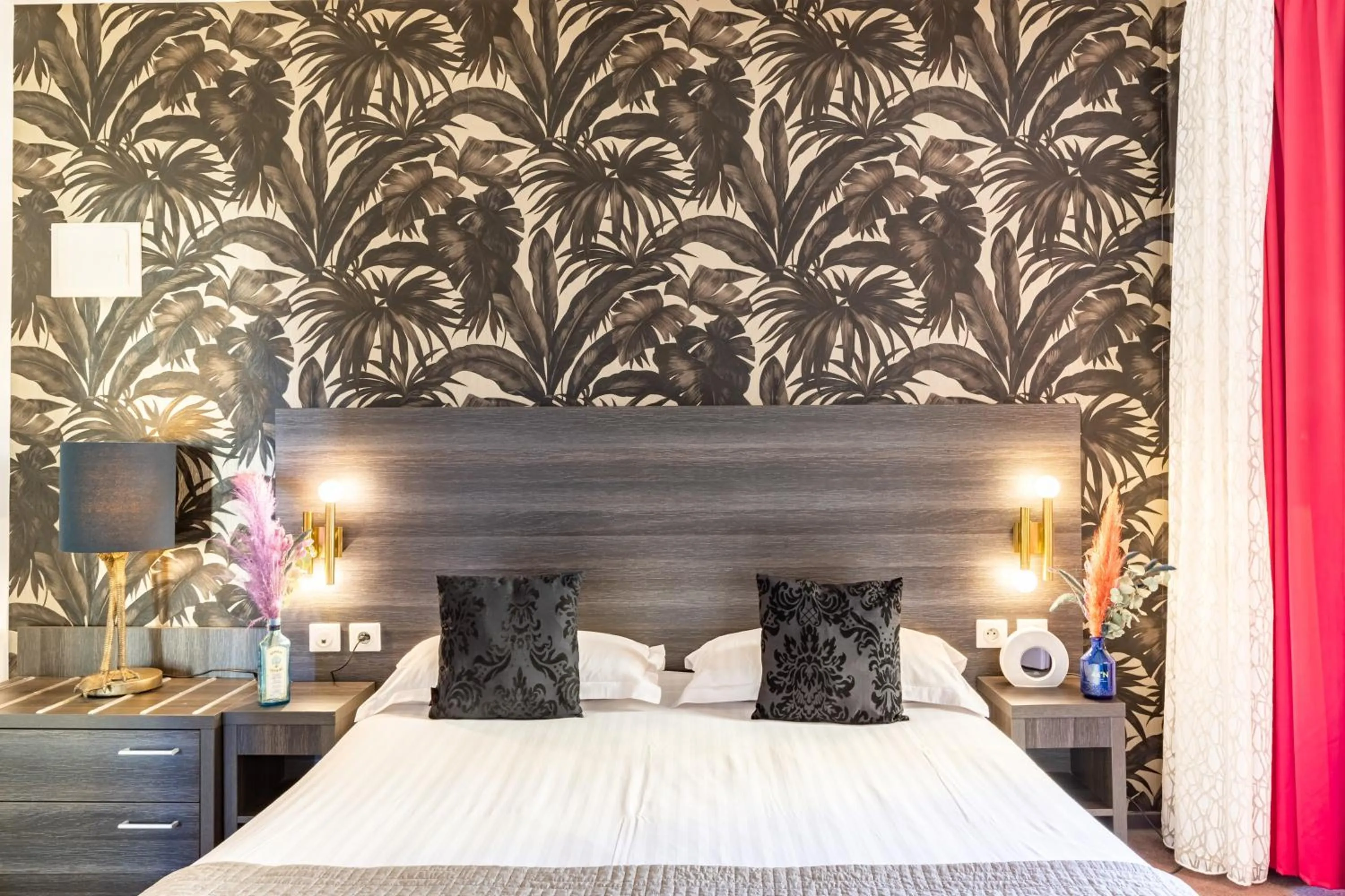 Bed in Hôtel Le G (ex Le Genève)