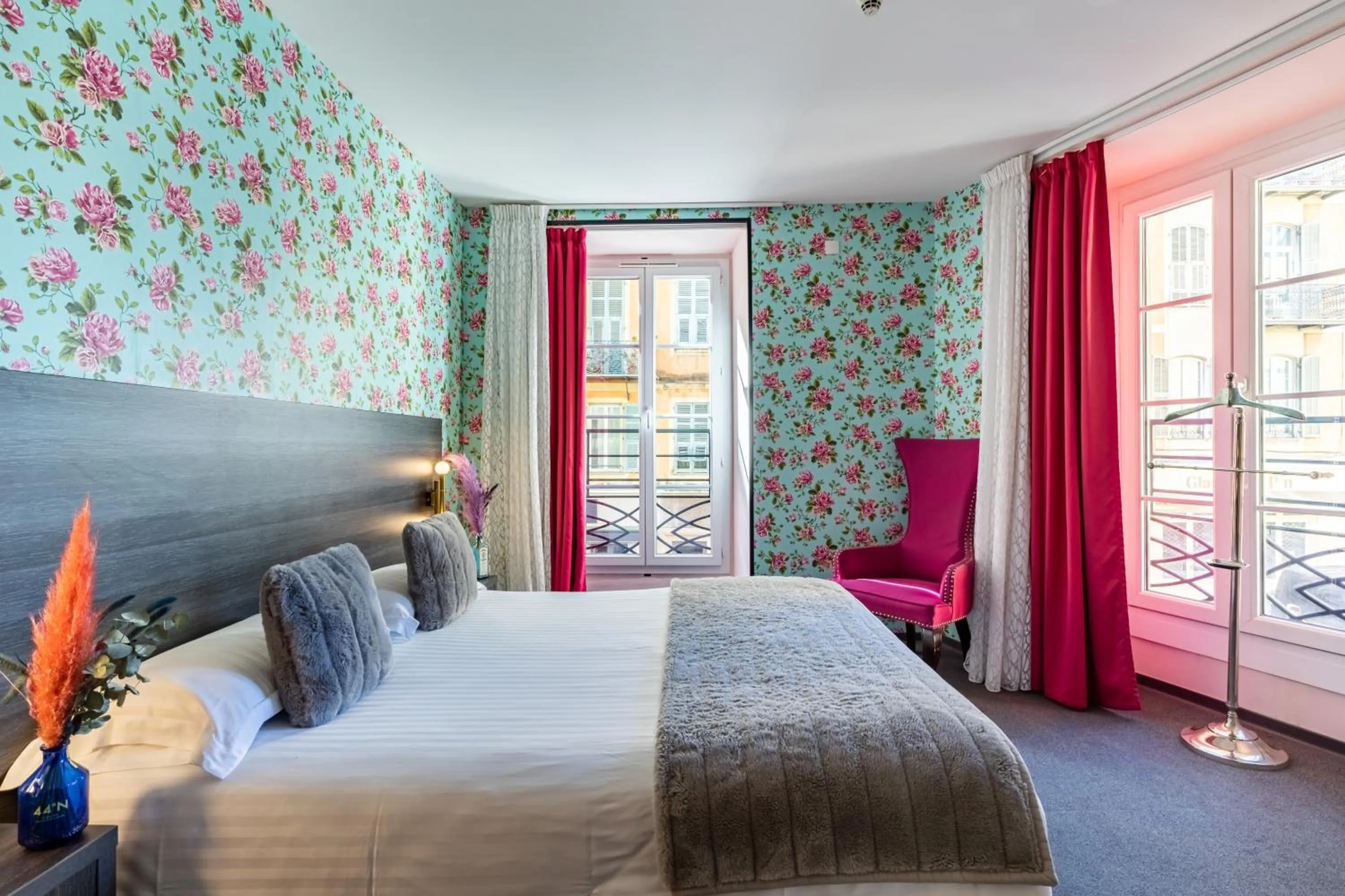 Bed in Hôtel Le G (ex Le Genève)