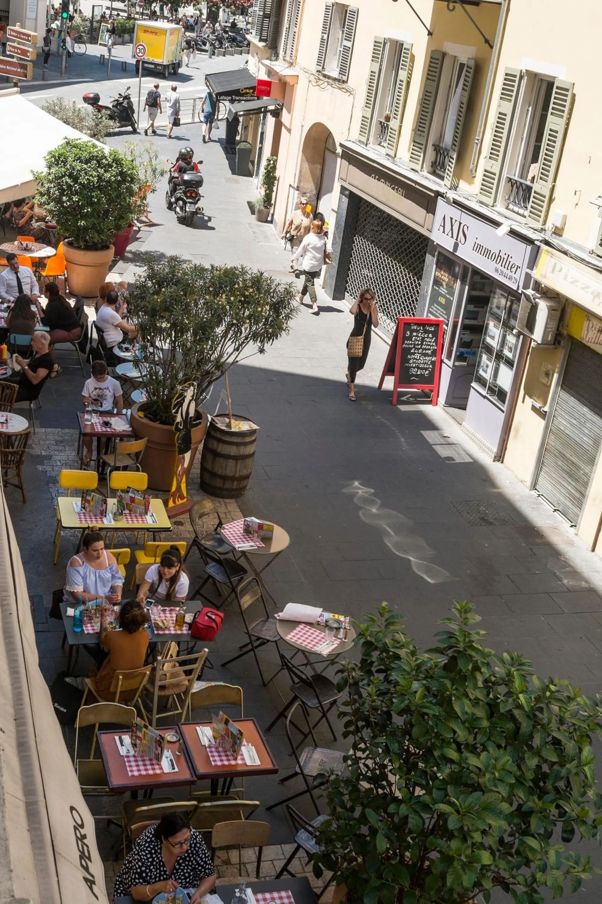 Restaurant/places to eat in Hôtel Le G (ex Le Genève)