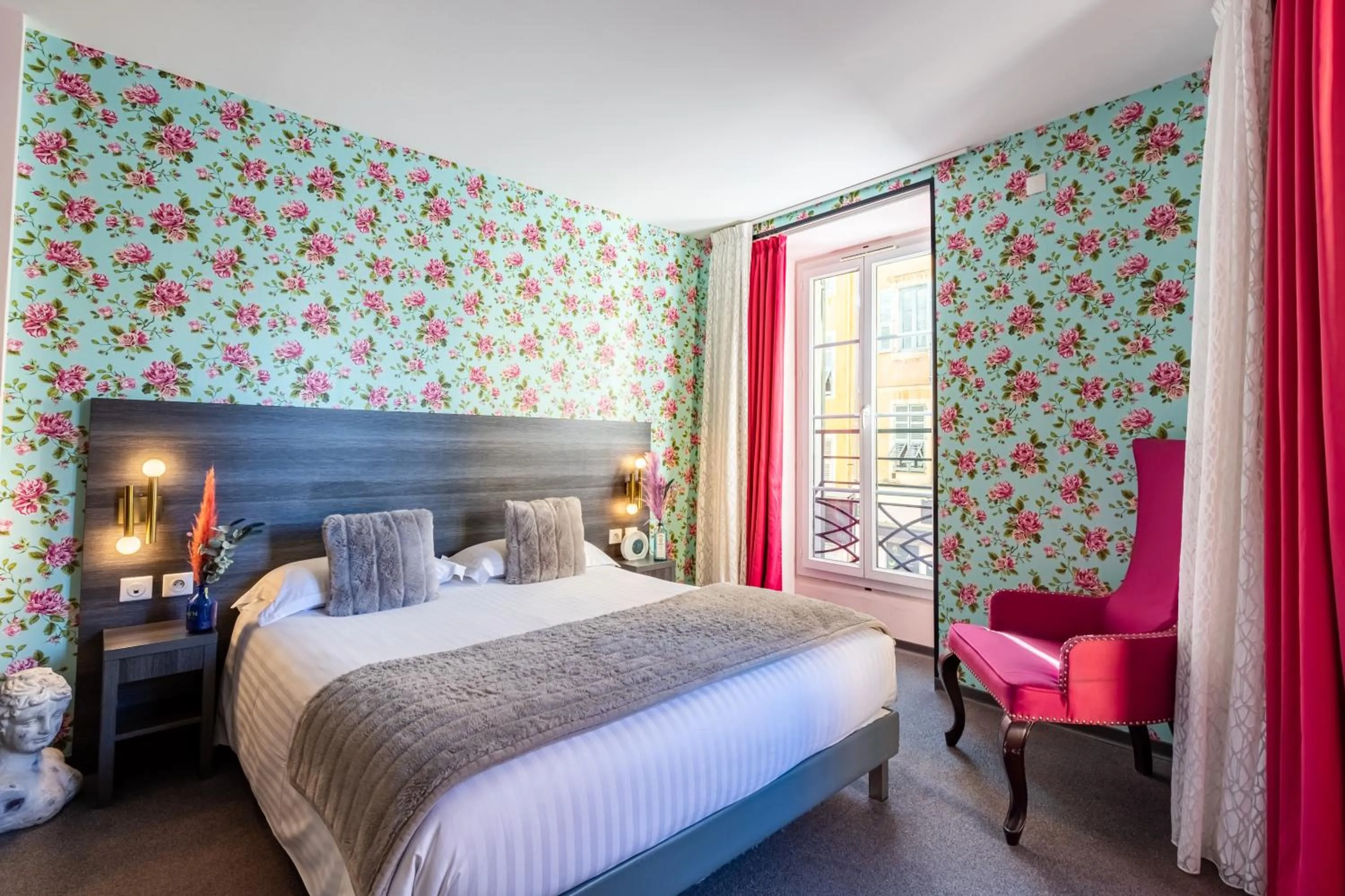 Bed in Hôtel Le G (ex Le Genève)