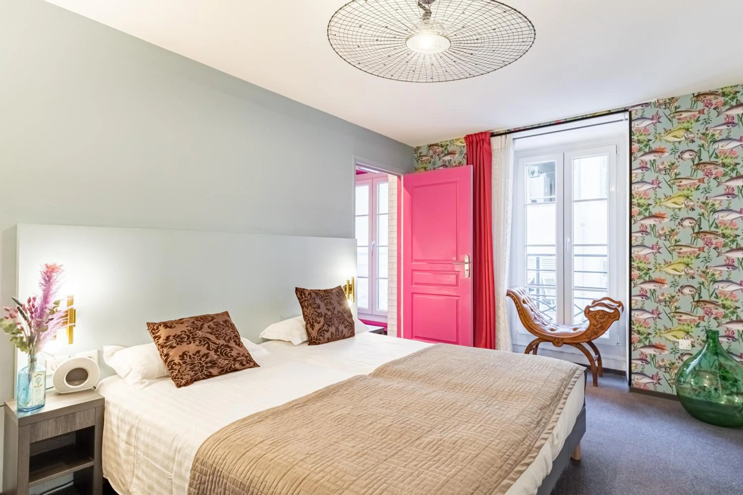 Bed in Hôtel Le G (ex Le Genève)