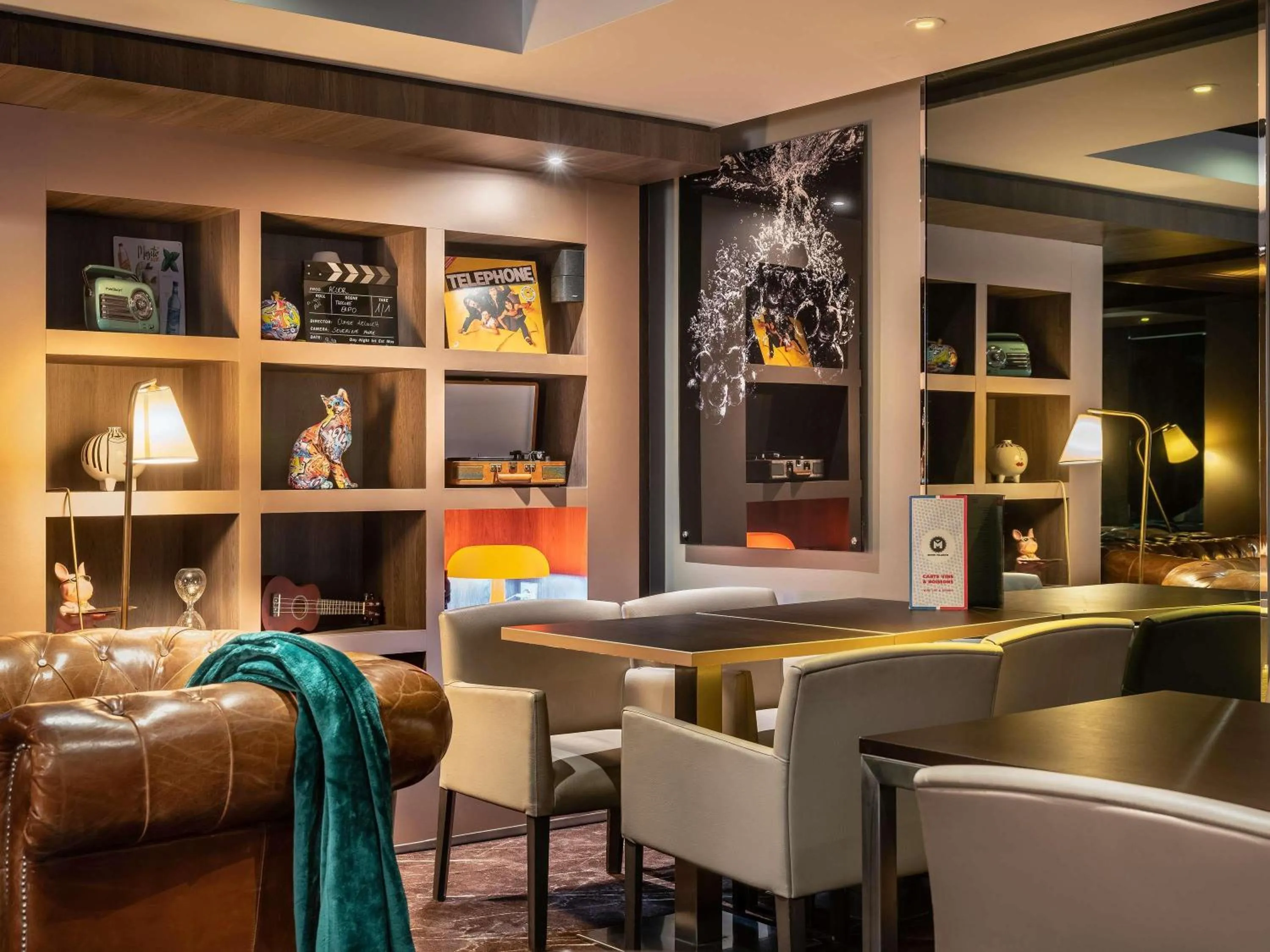 Lounge or bar in Mercure Paris Porte De Versailles Expo