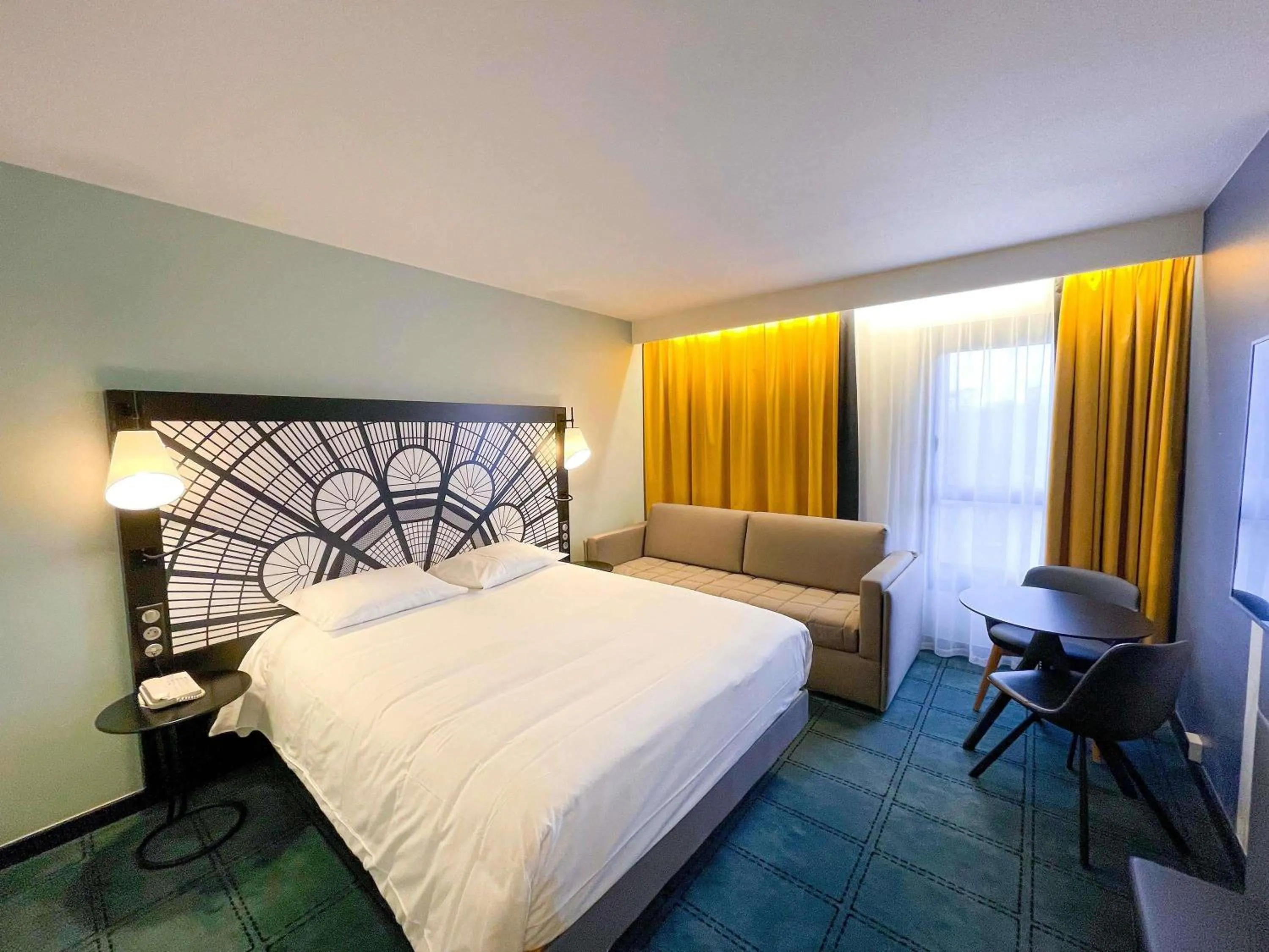 Bedroom, Bed in Mercure Paris Porte De Versailles Expo