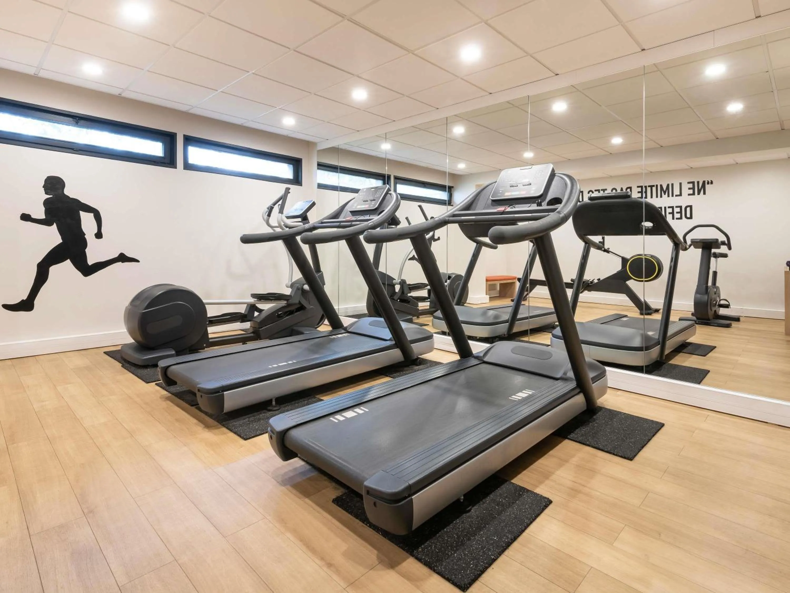 Fitness centre/facilities in Mercure Paris Porte De Versailles Expo