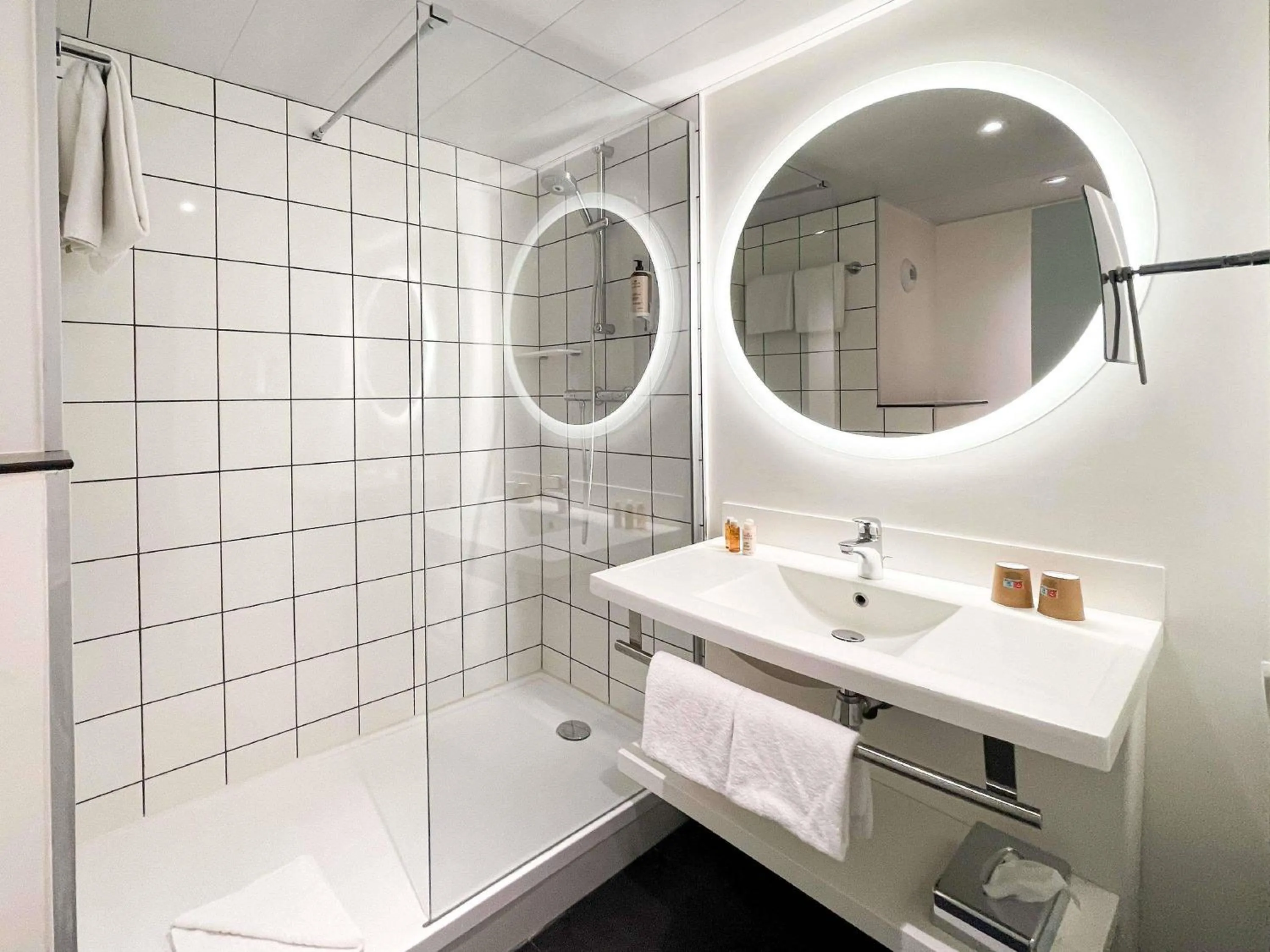 Bedroom in Mercure Paris Porte De Versailles Expo