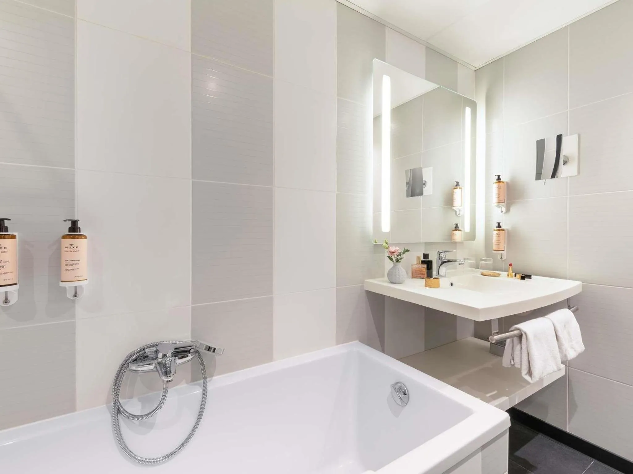 Photo of the whole room in Mercure Paris Porte De Versailles Expo