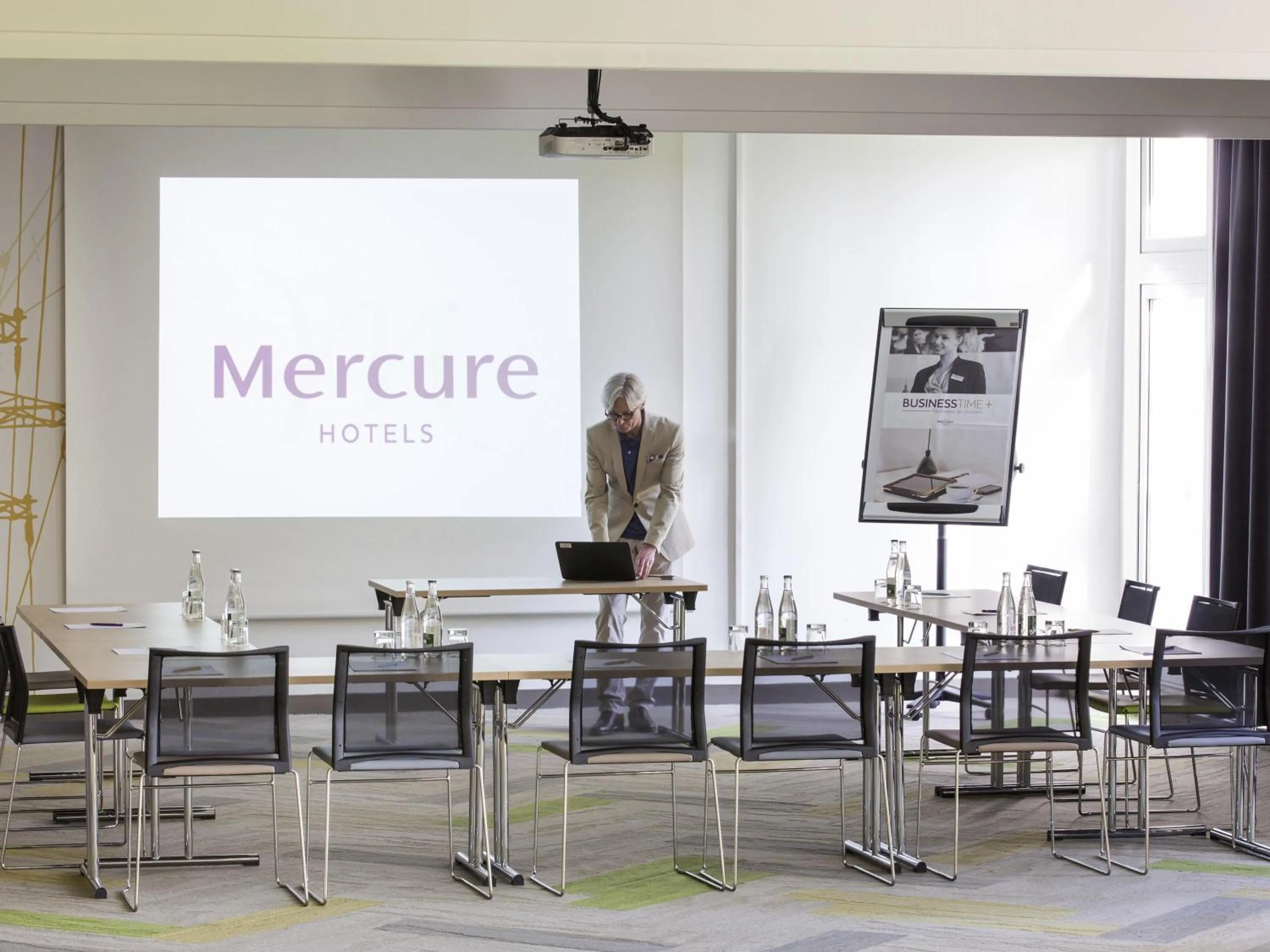 Meeting/conference room in Mercure Paris Sud Les Ulis-Courtaboeuf