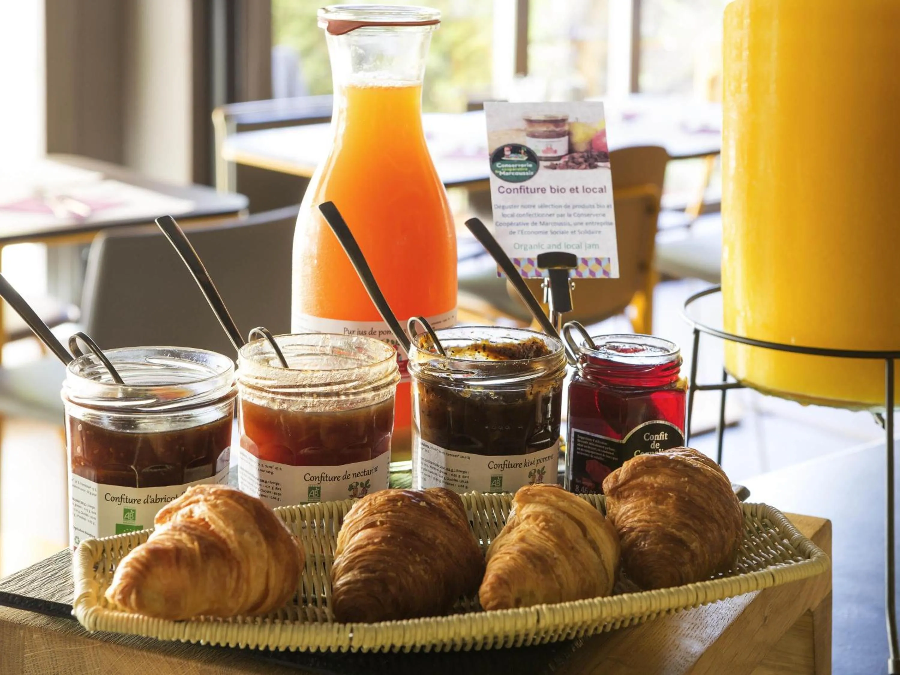 Restaurant/places to eat in Mercure Paris Sud Les Ulis-Courtaboeuf