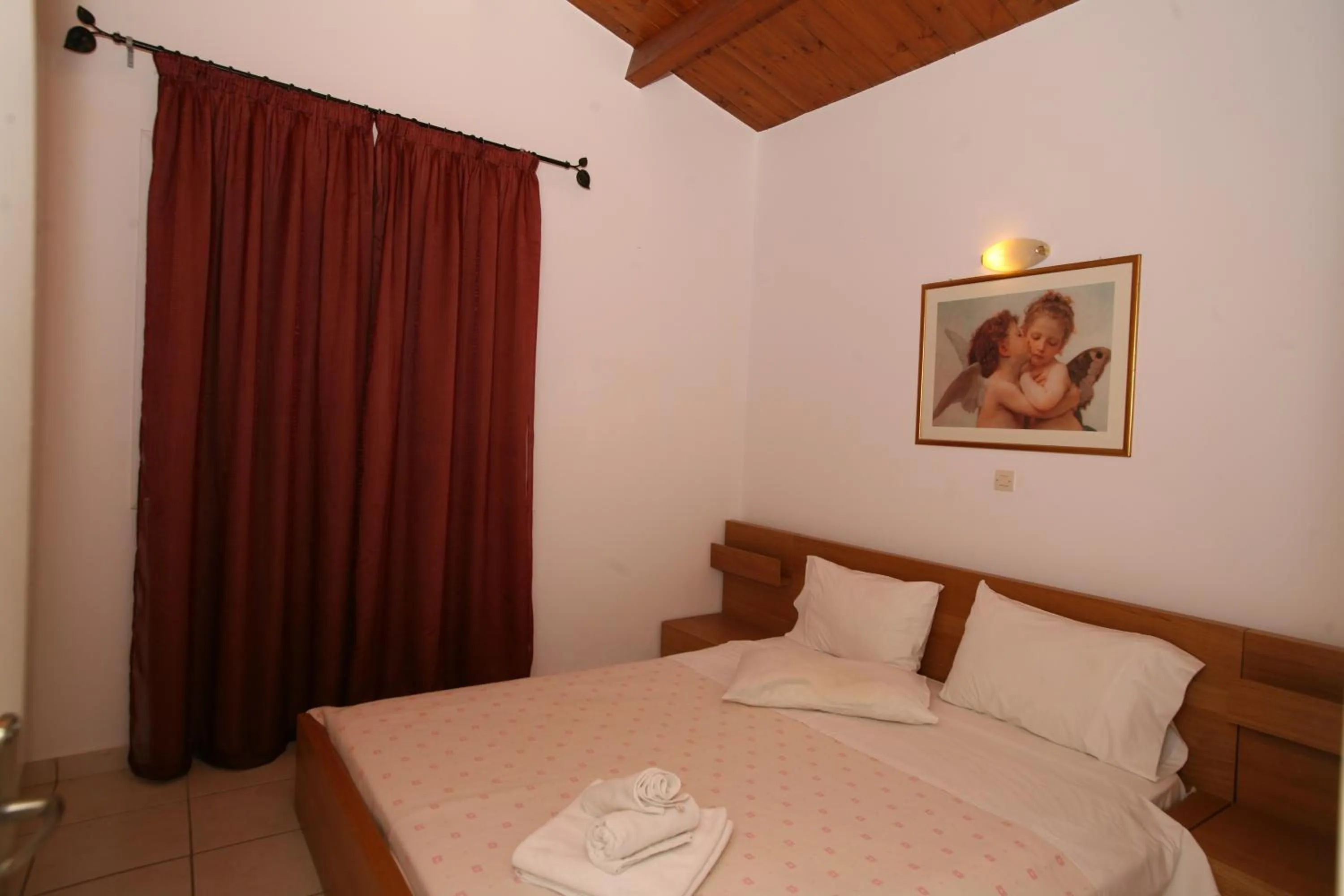Photo of the whole room, Bed in Glyfada Gorgona Apartments